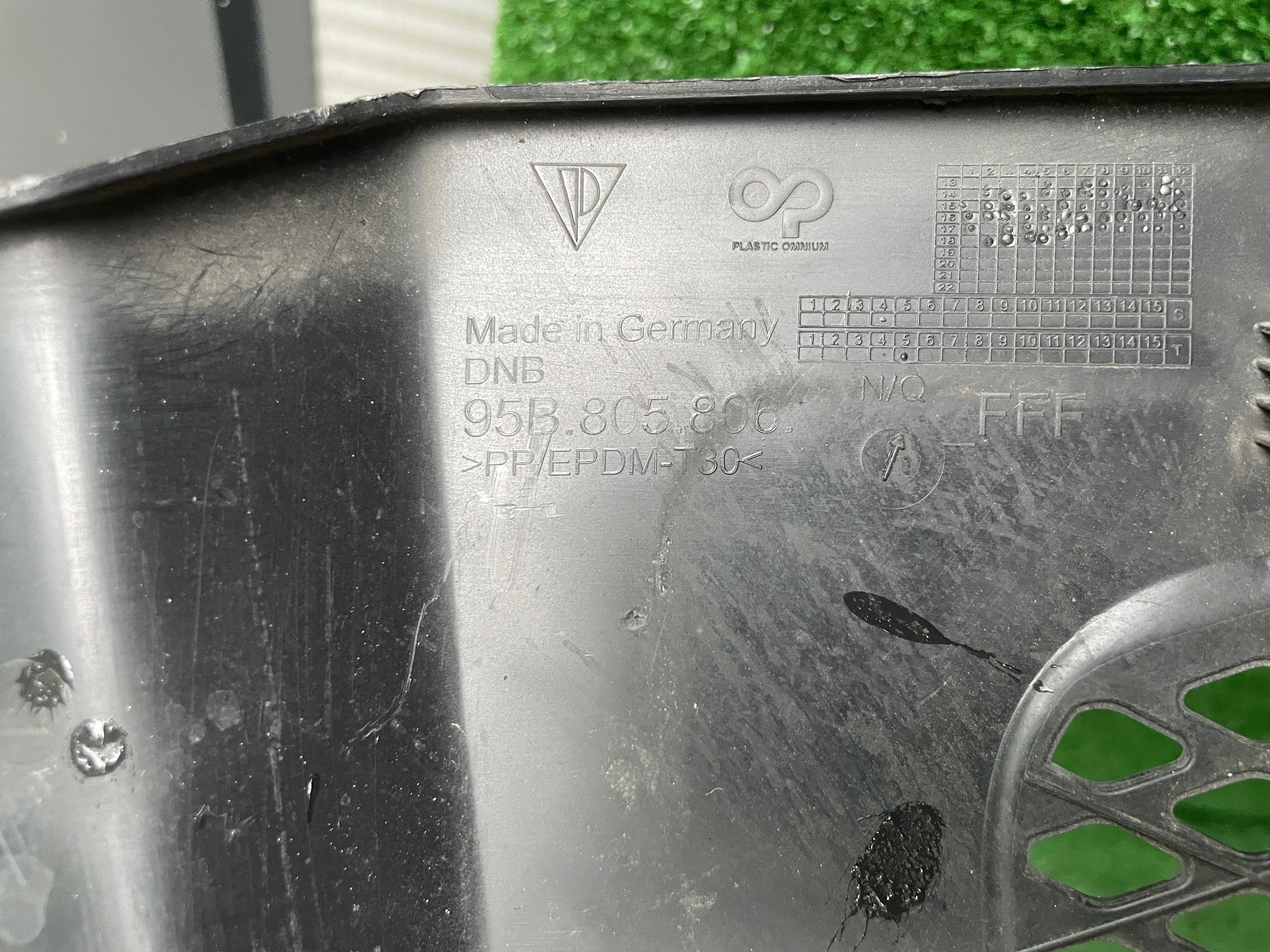 Porsche Macan 95B.805.806 kryt stěny předního