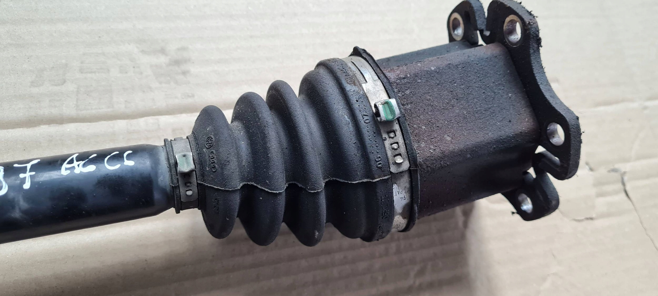 A6 C6 LIFT semi-axis semi-axis right front 2.0 TDI AUTOMAT 4F0407272N