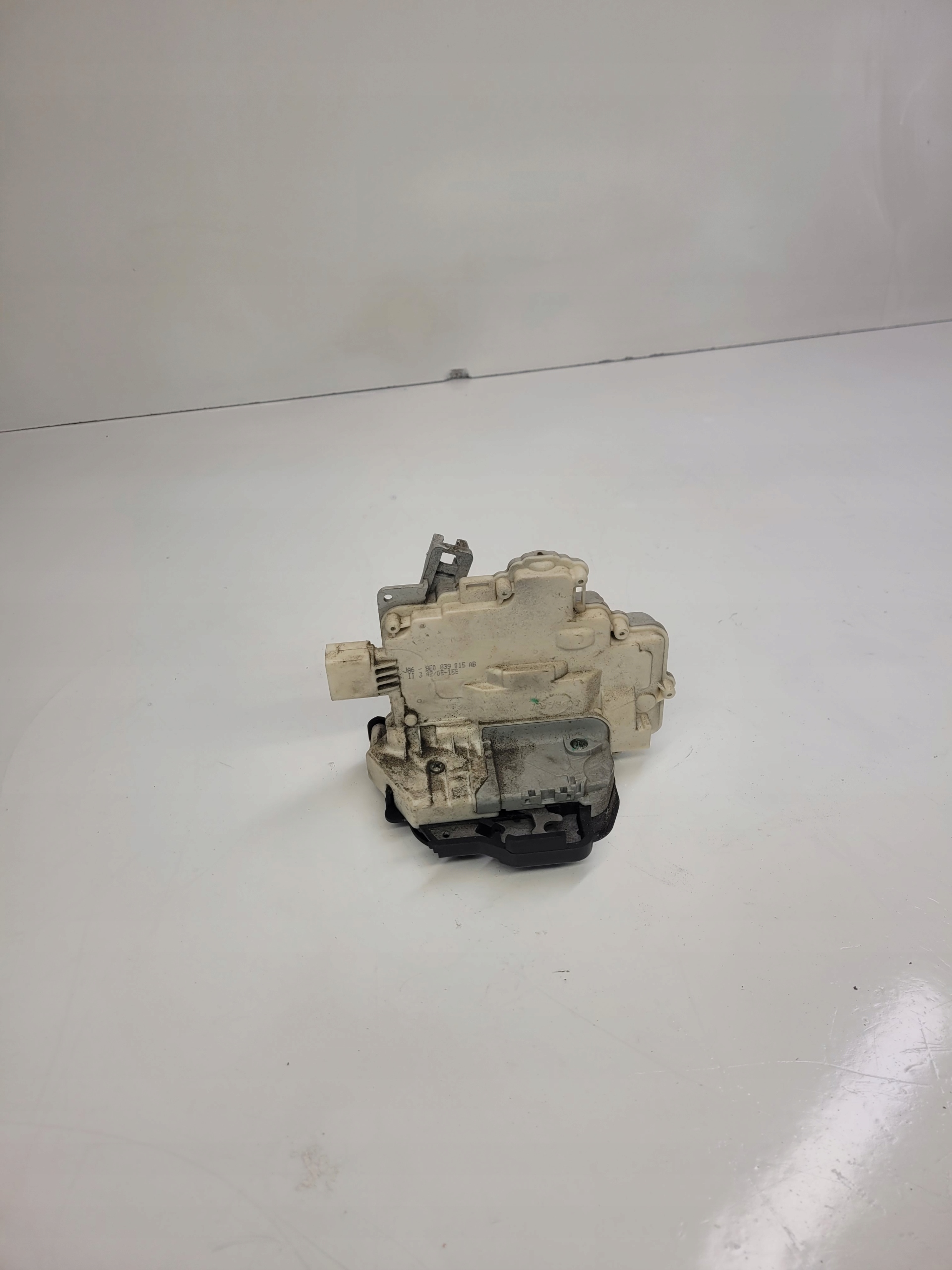 lock door left rear part AUDI 8E0839015AB 8 PIN