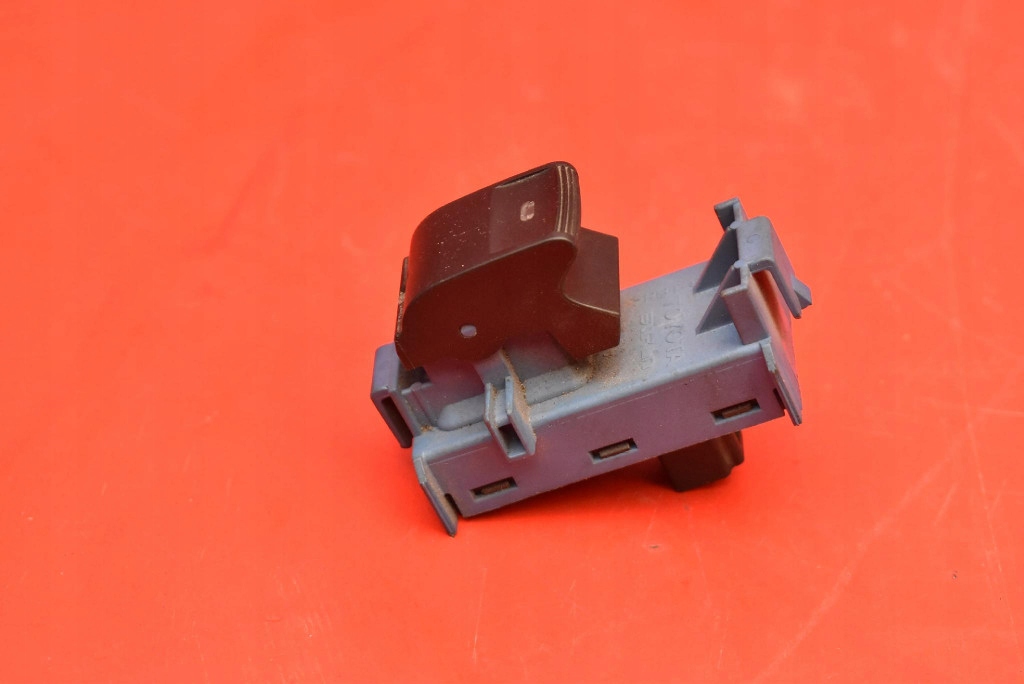switch lifting windows right front 84810-0F030 TOYOTA VERSO LIFT 13-18