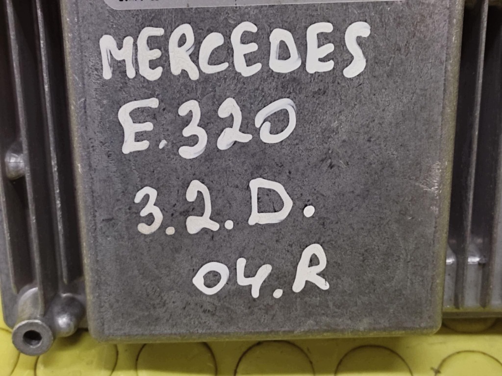 MERCEDES W211 3.2 D centralina motore 0281011916