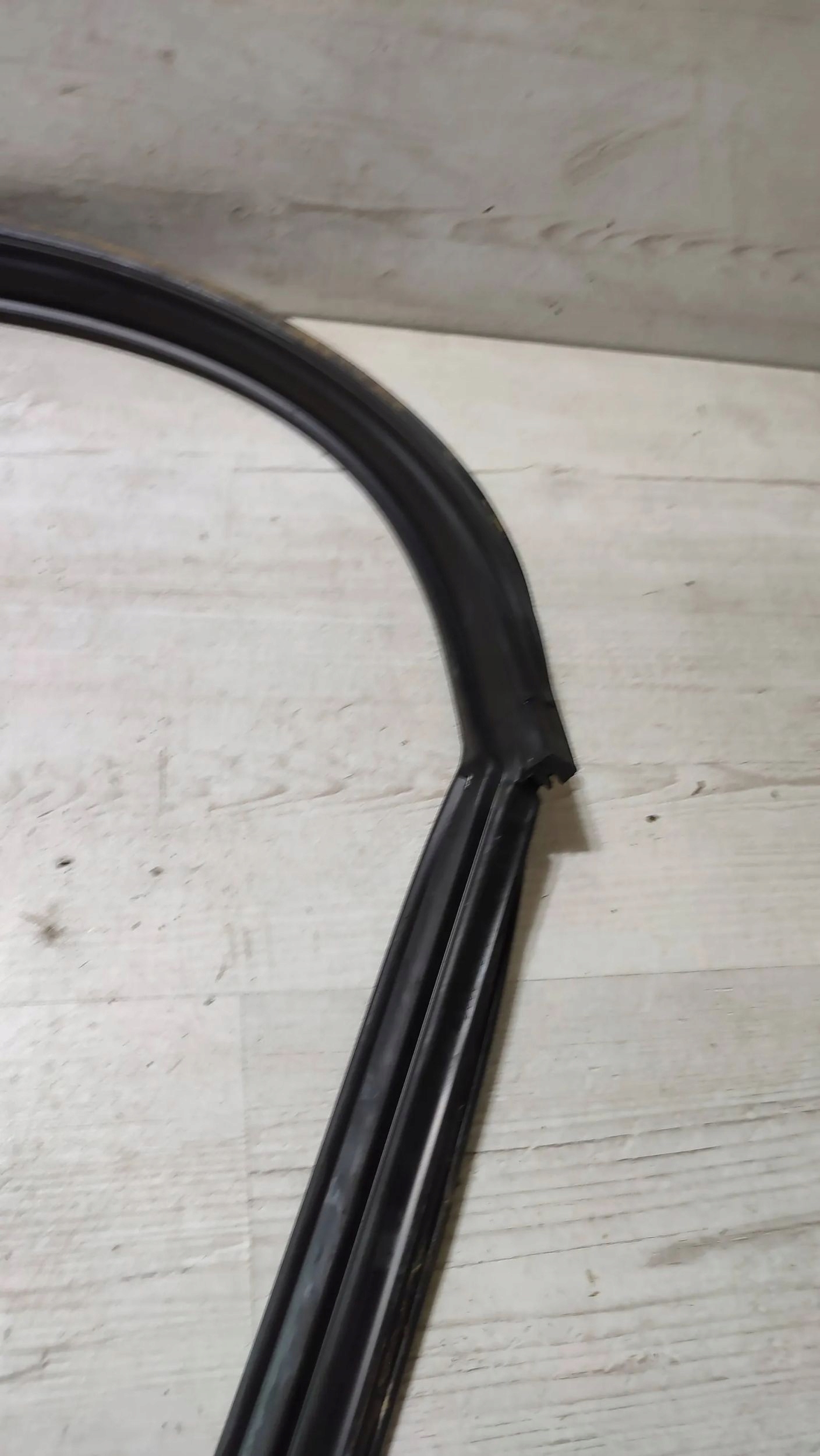 gasket windows door przednich front side left Alfa Romeo Stelvio