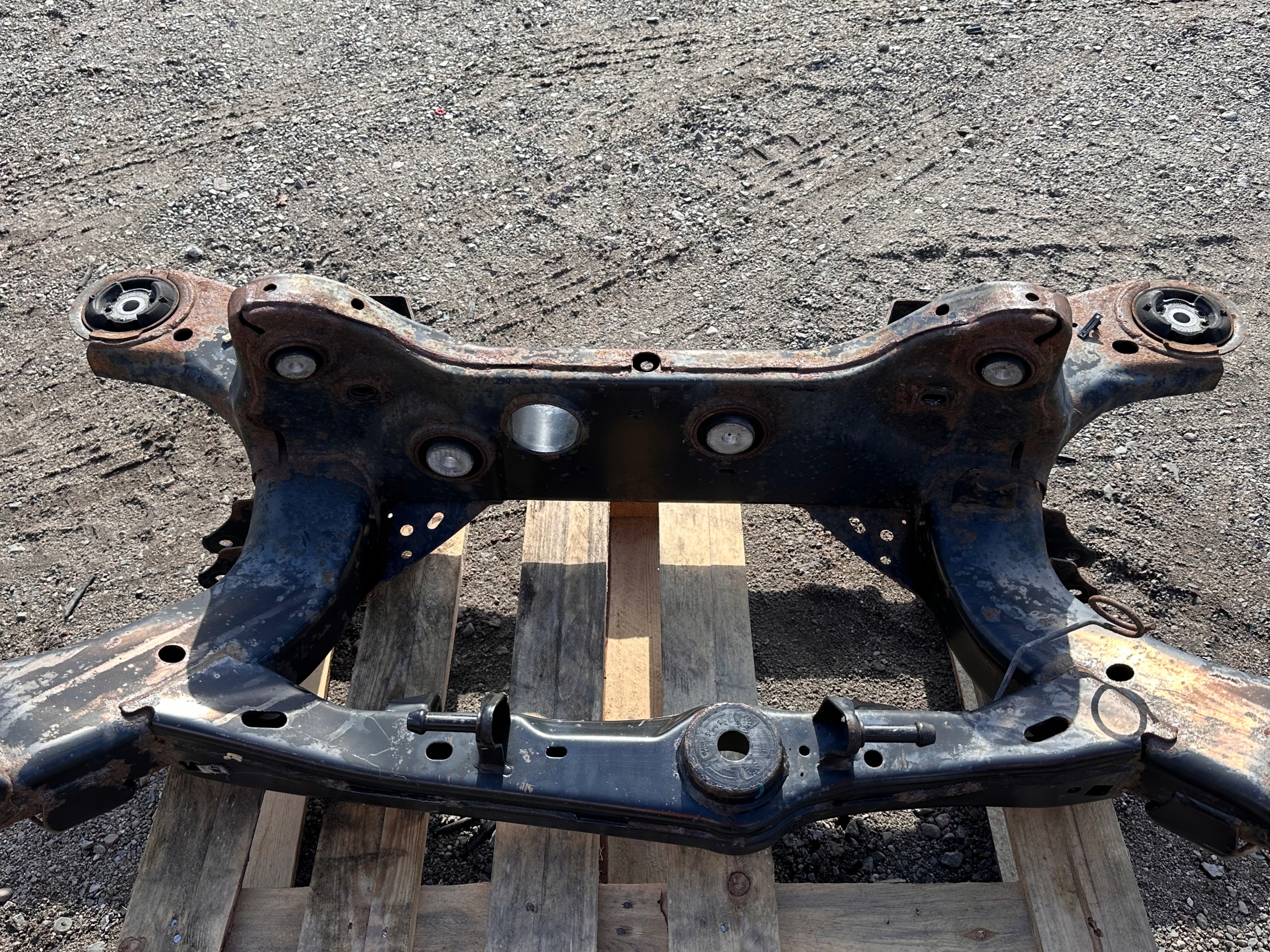 axle beam subframe sider rear part rear Dodge Charger 6.4 SRT 2011 - 2014
