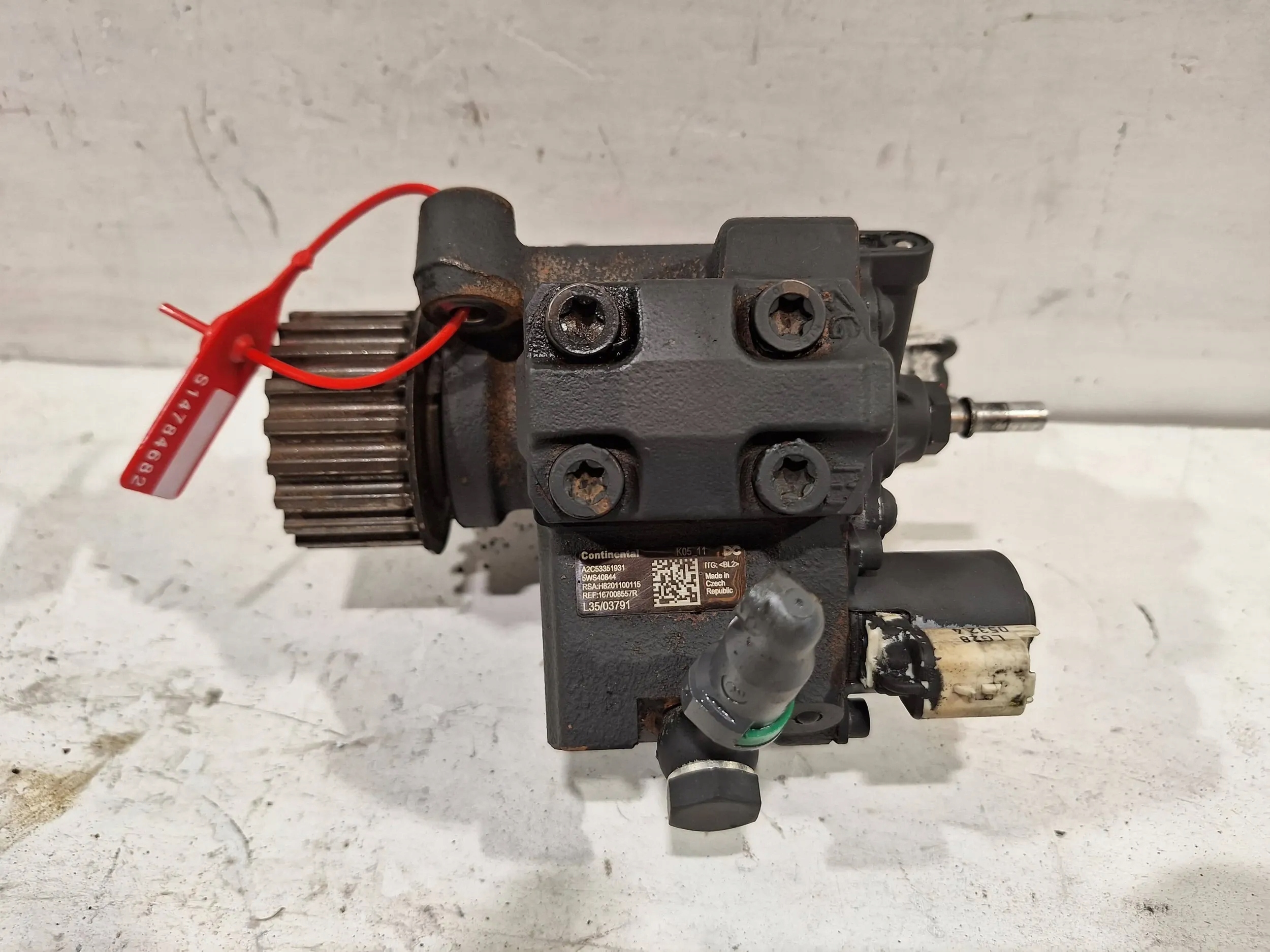 injection pump 8201100115 Dacia Duster II 1.5 DCI 17
