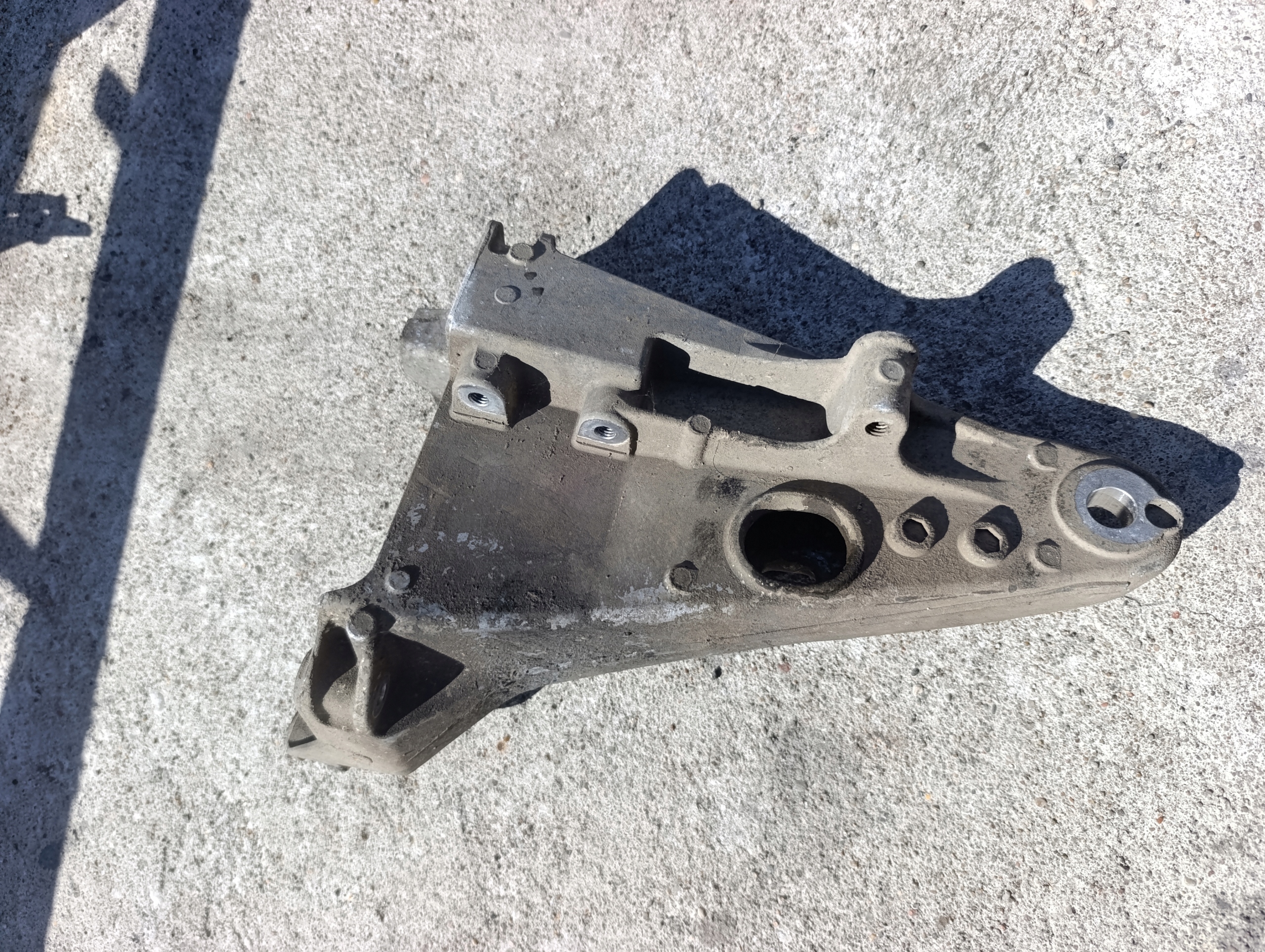 VW T5 1.9 TDI engine mount rear part 7H0199370Q