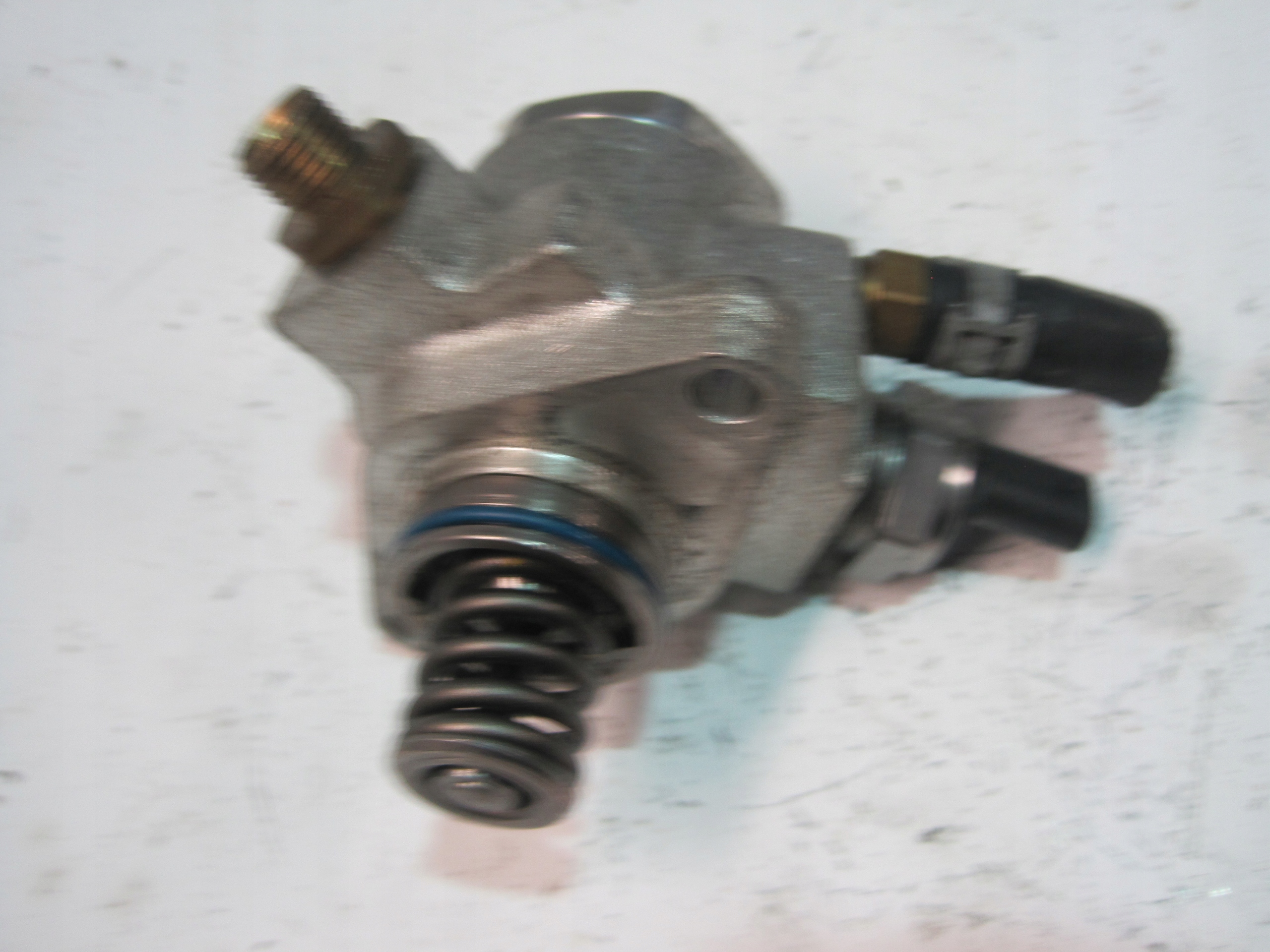 feed pump VW GOLF 1,4TSI 04E127026J