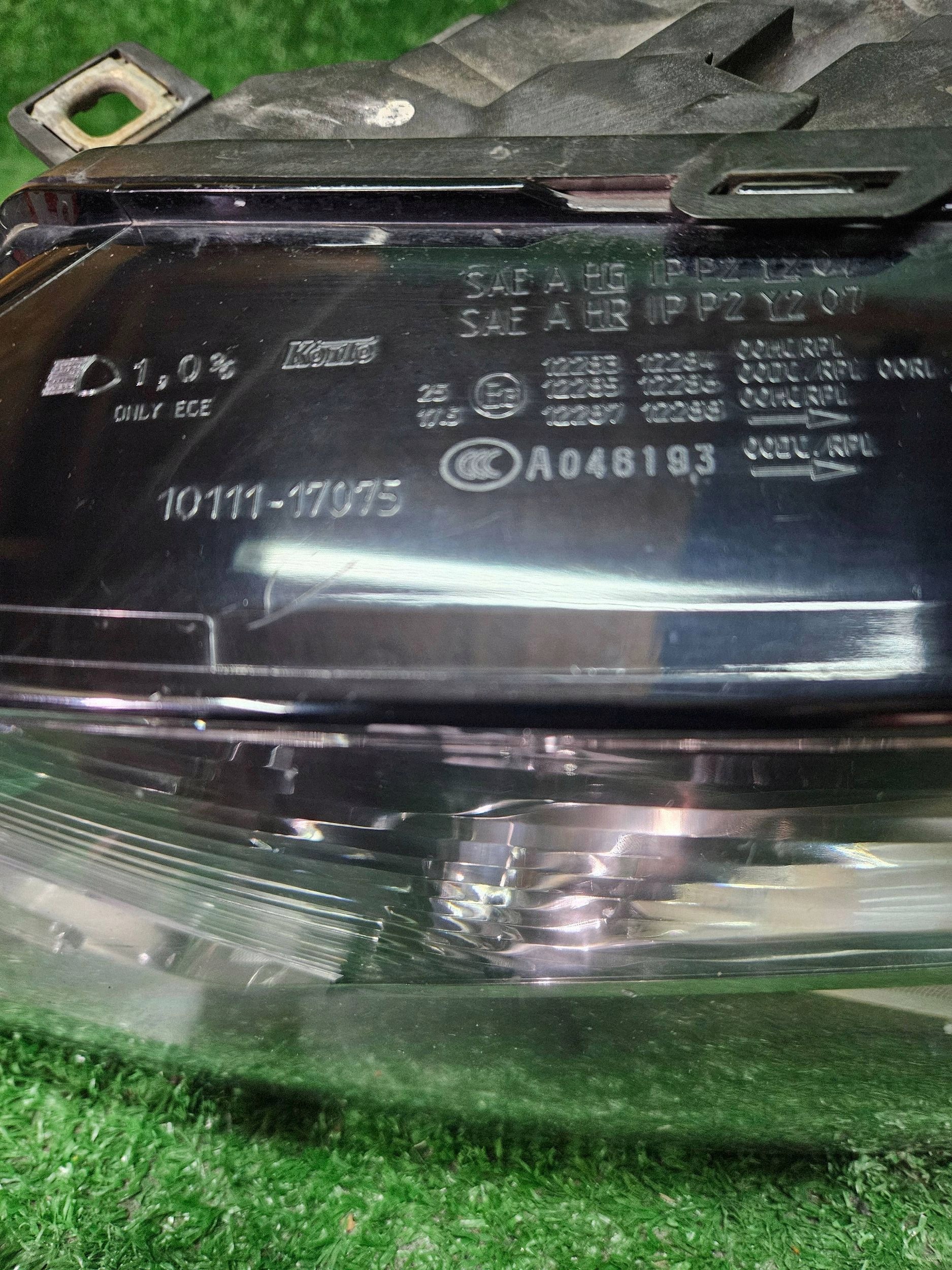 REFLEKTOR levý předek AUDI Q5 8R 8- XENON NR.R1759