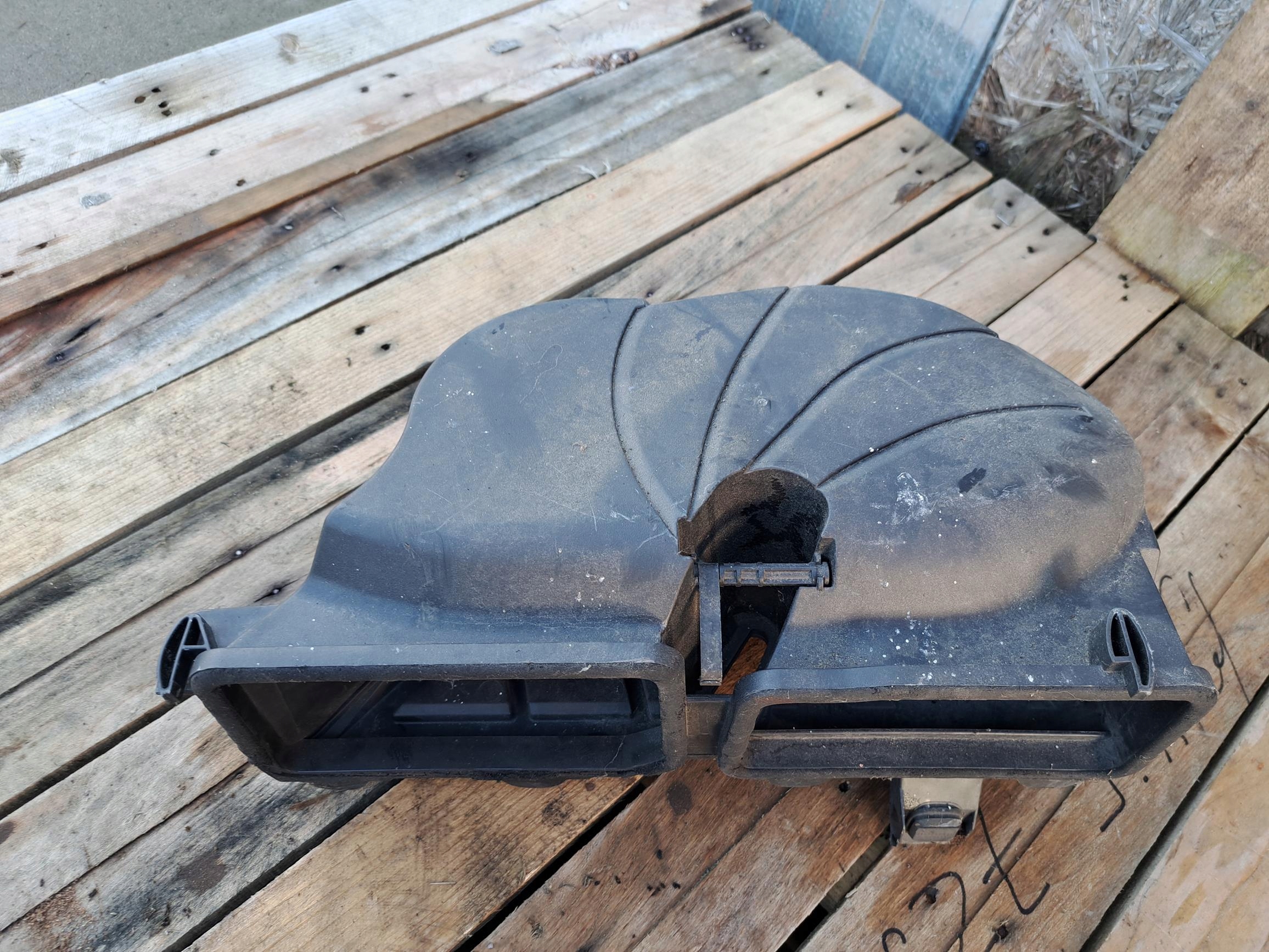 MERCEDES W212 повітрозабірник впускний 2128300103