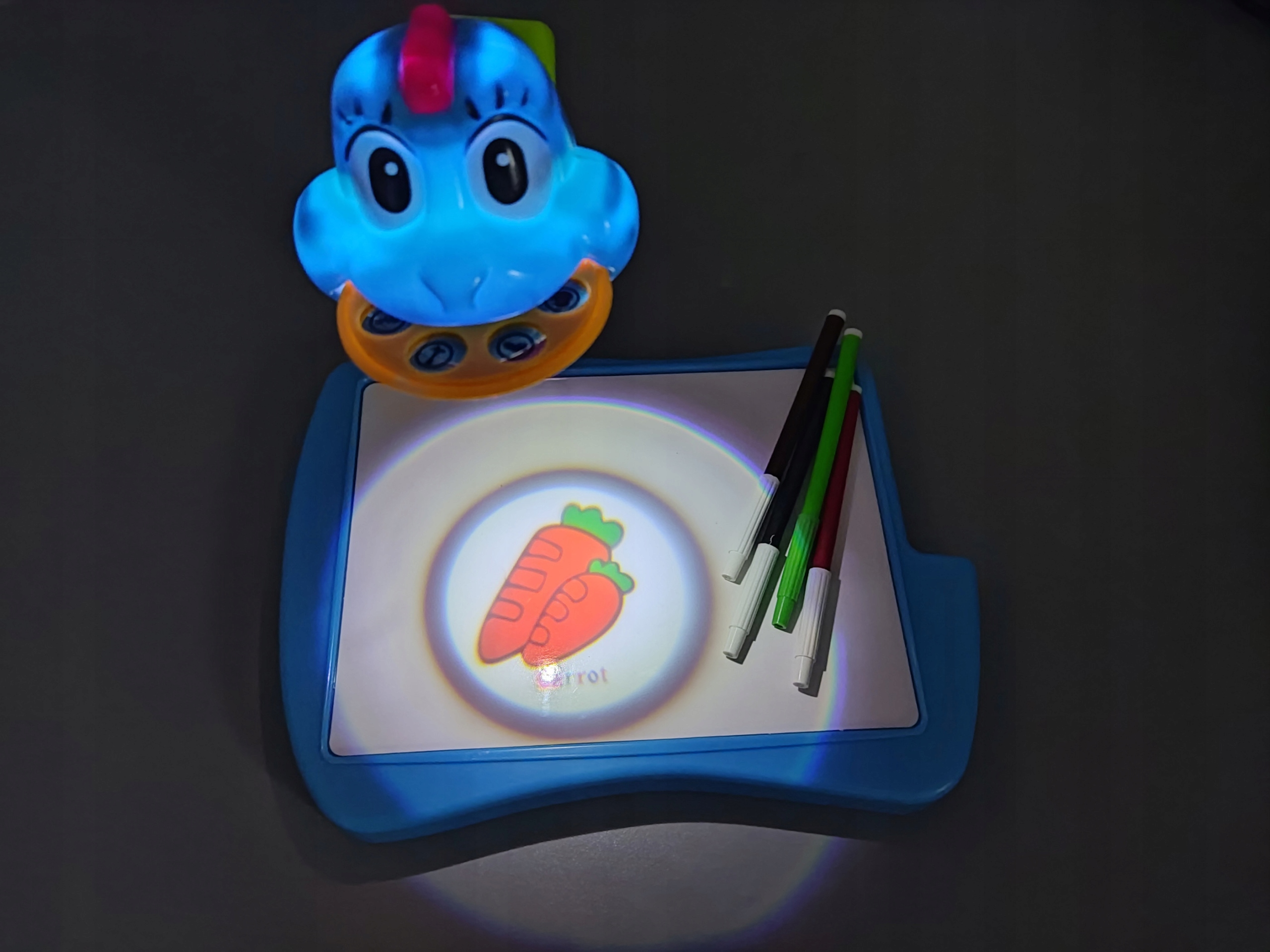 PROJEKTOR RZUTNIK DO NAUKI RYSOWANIA MALOWANIA ze slajdami x21 mazakami Głębokość produktu 24 cm