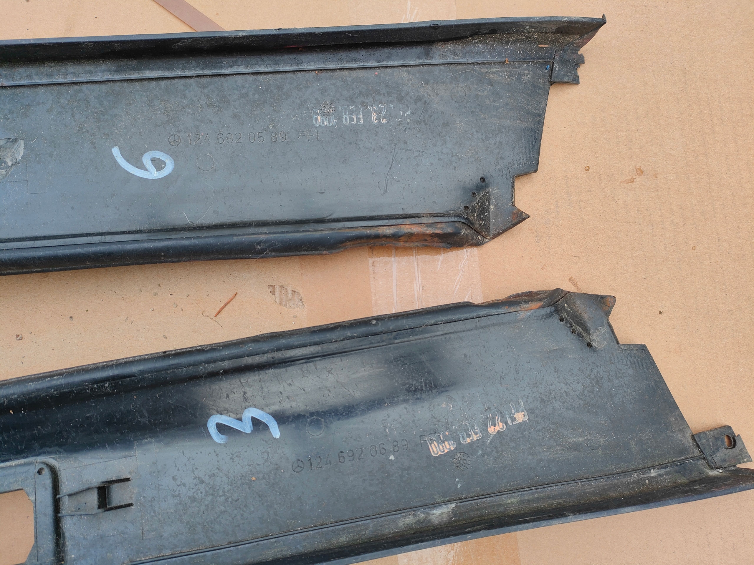 plastic cover SLUPKA D boot MERCEDES W124 KOMBI black right left