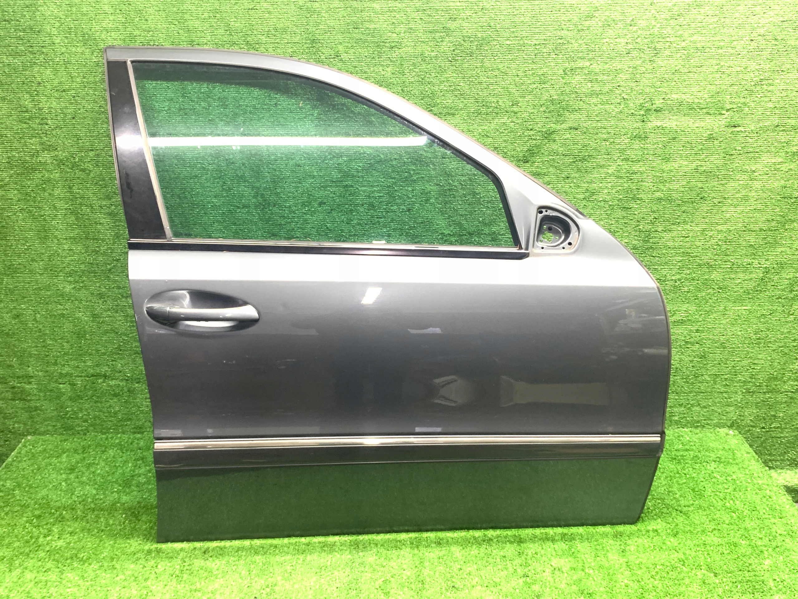 MERCEDES W211 PRAWE PRAWY PRZÓD PRZEDNIE 368 C368 STAN BDB LAKIER ORGINAŁ
