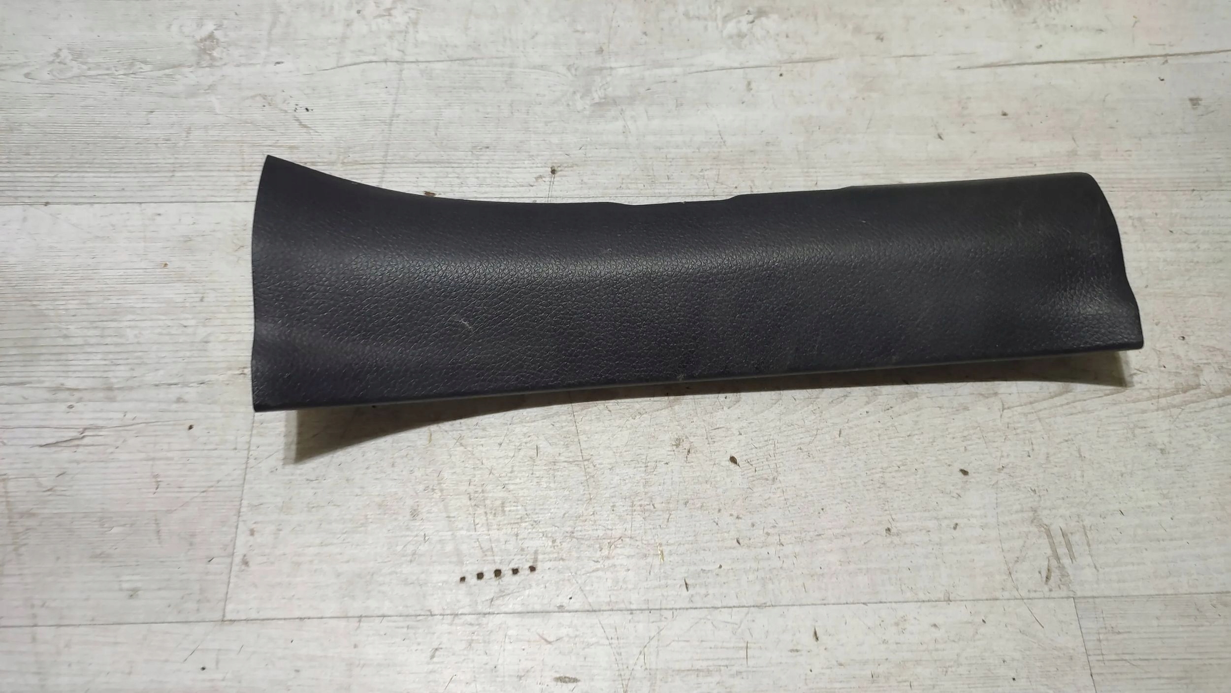 Nissan Qashqai 16r 1.5dci rear part side right moulding threshold cap