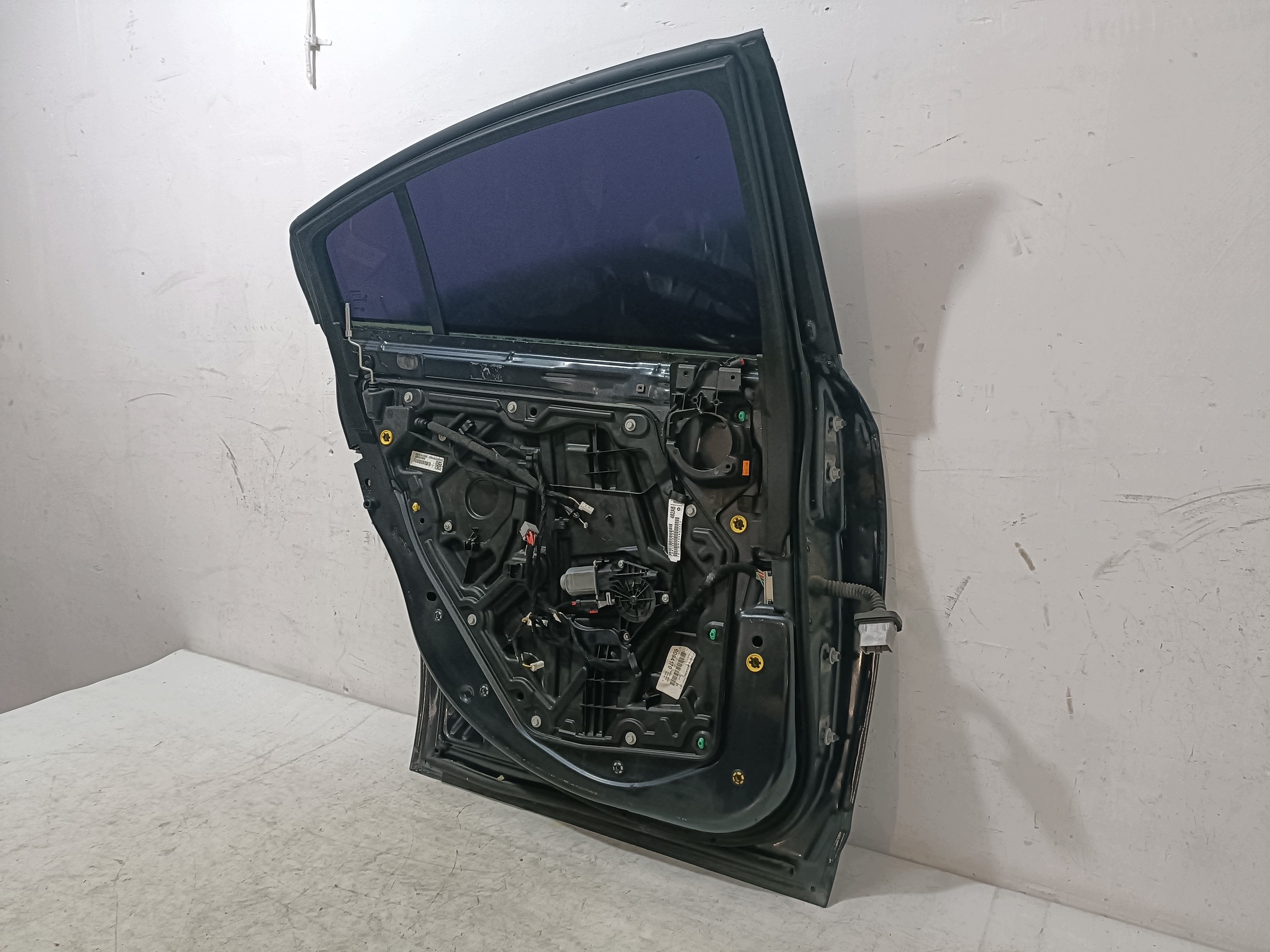 DODGE CHARGER 2019- door left rear part rear. PAR complete 68409482AB