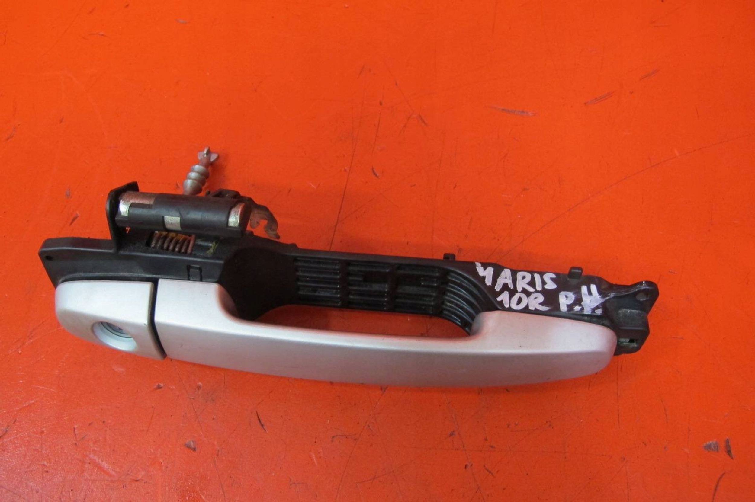Toyota Yaris II 2 P9 handle door right front front