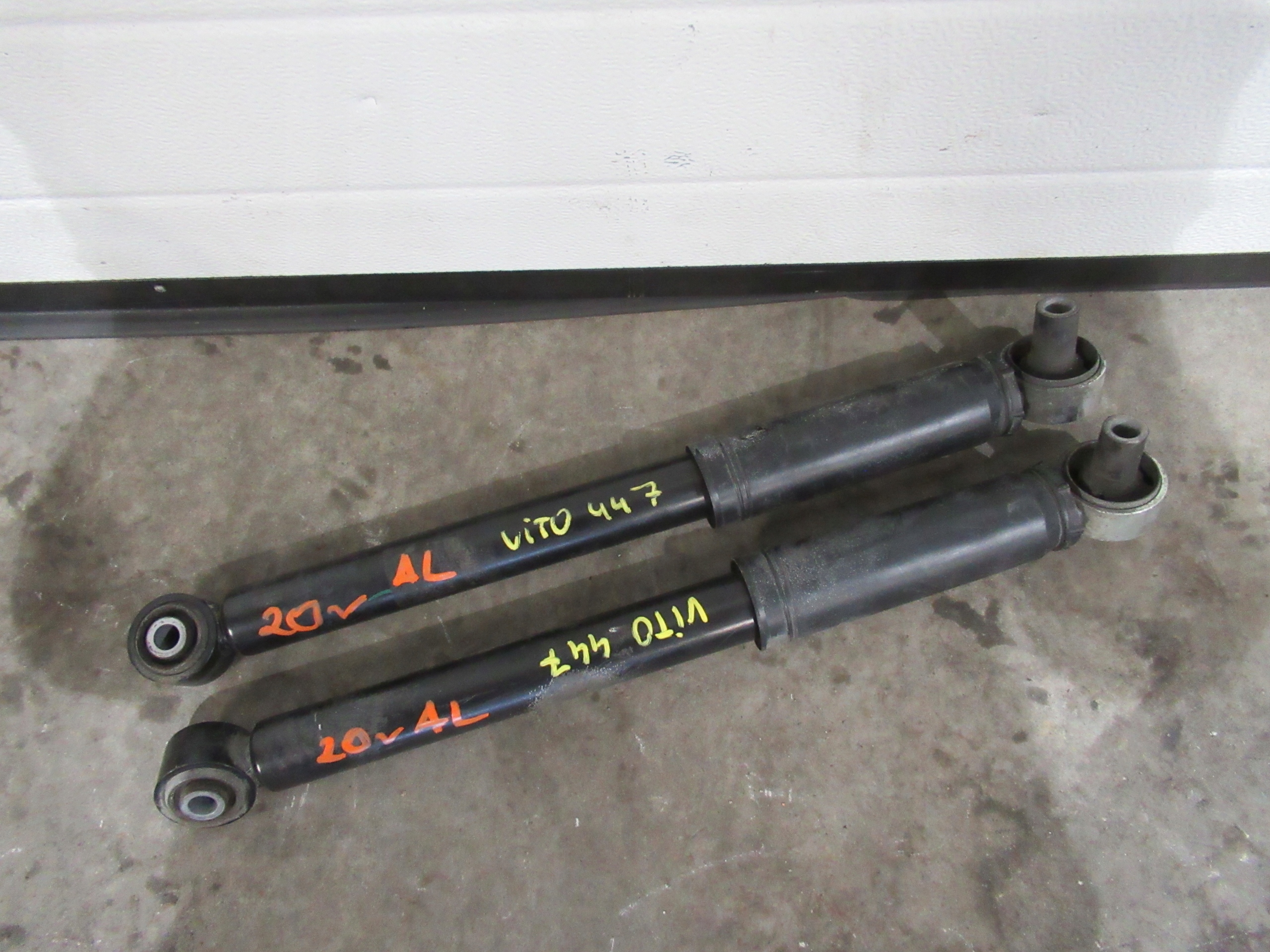 2 STOSSDÄMPFER HINTEN MERCEDES VITO W447 20R.