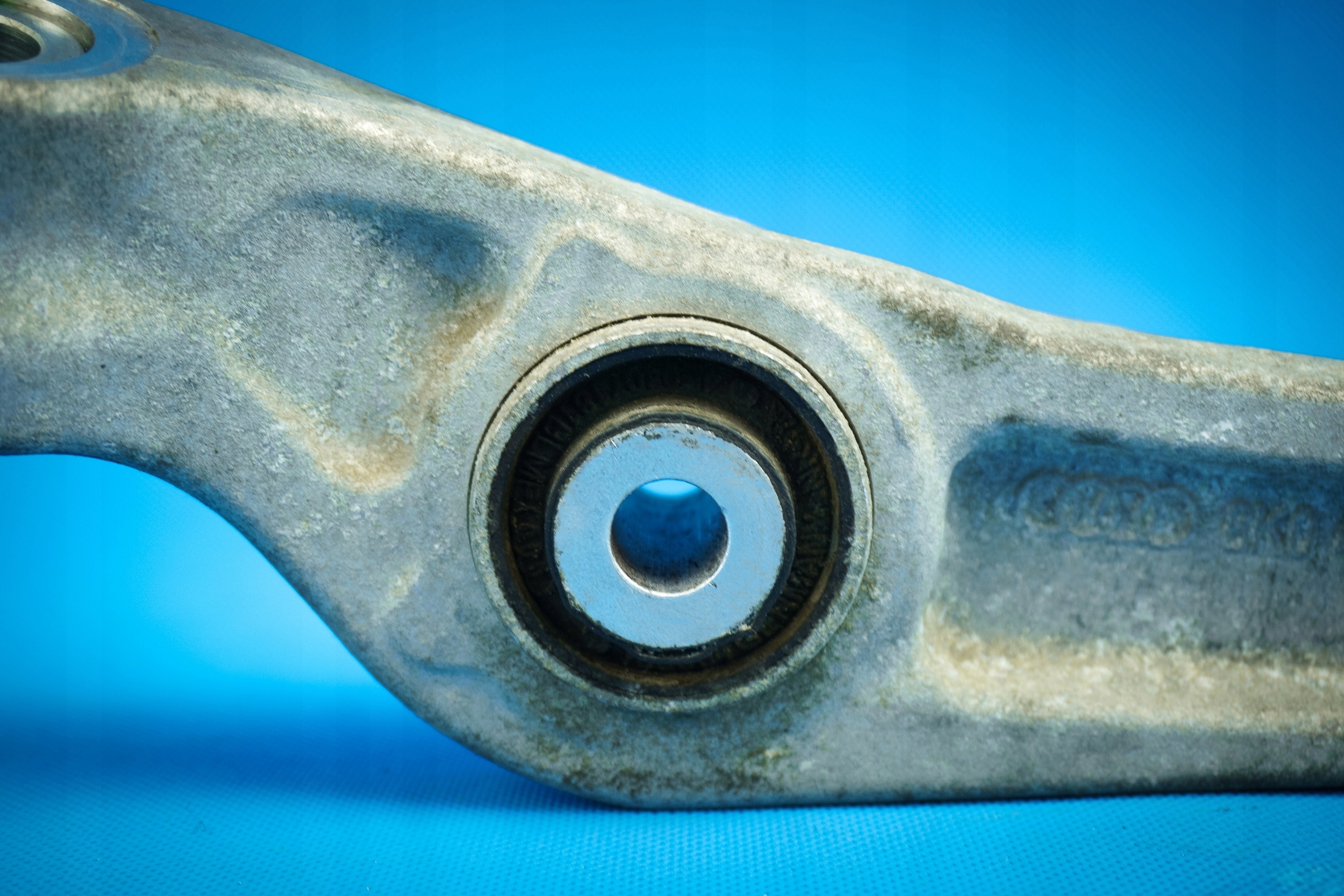 arm nosny front Audi A4 A5 A6 A7 4G 8K0407152F
