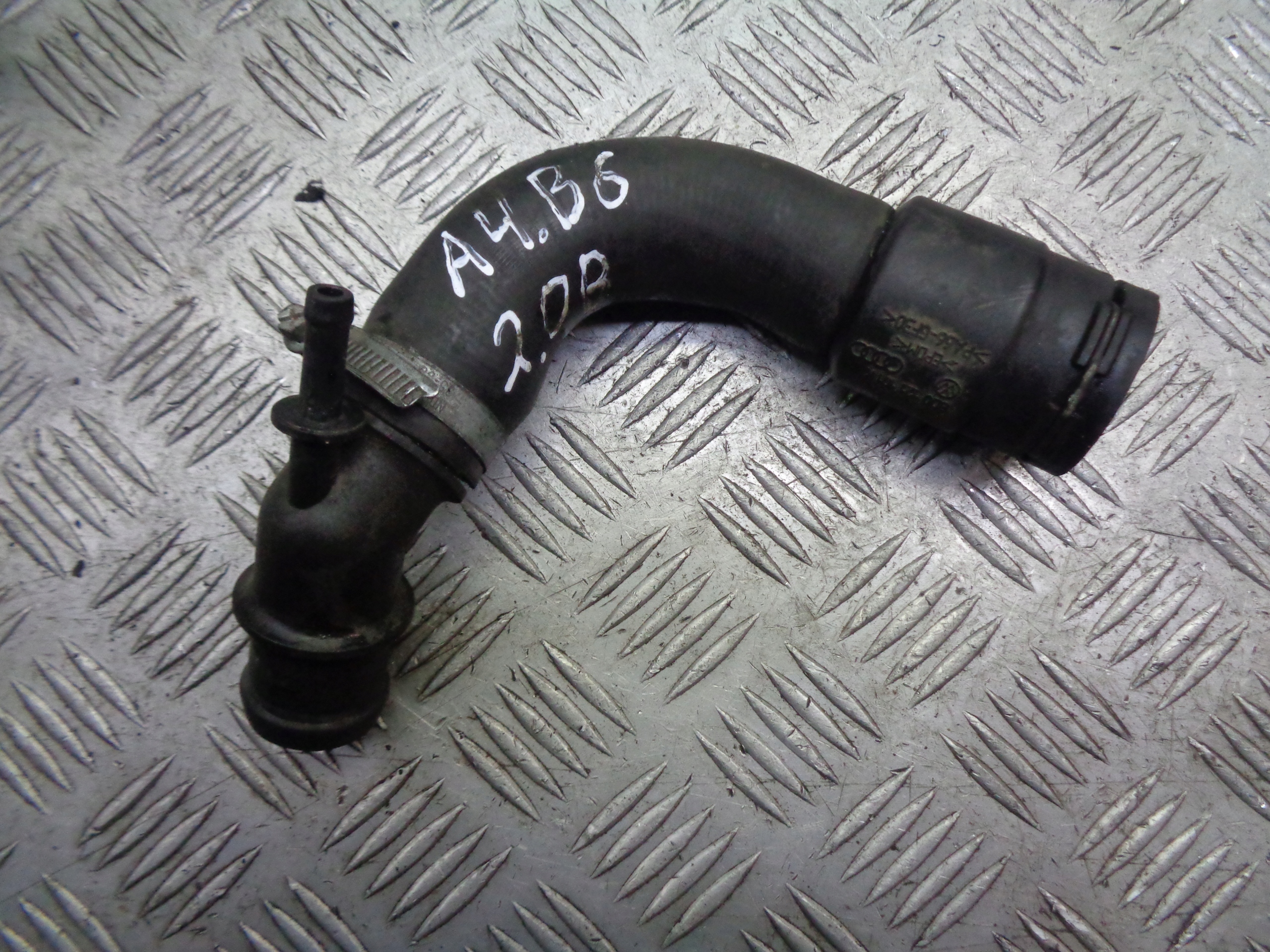 PRZEWODY WĘŻE WODY CHŁODNICY AUDI A4 B6 8D0121101K