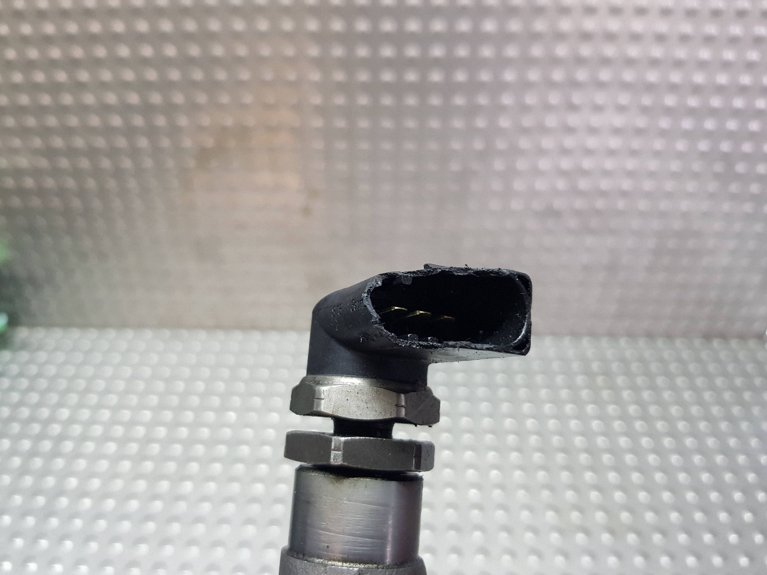 injection ramp sensors 7795514 BMW E60 E61 E65 E70 E87 E90 3.0 D M57N2