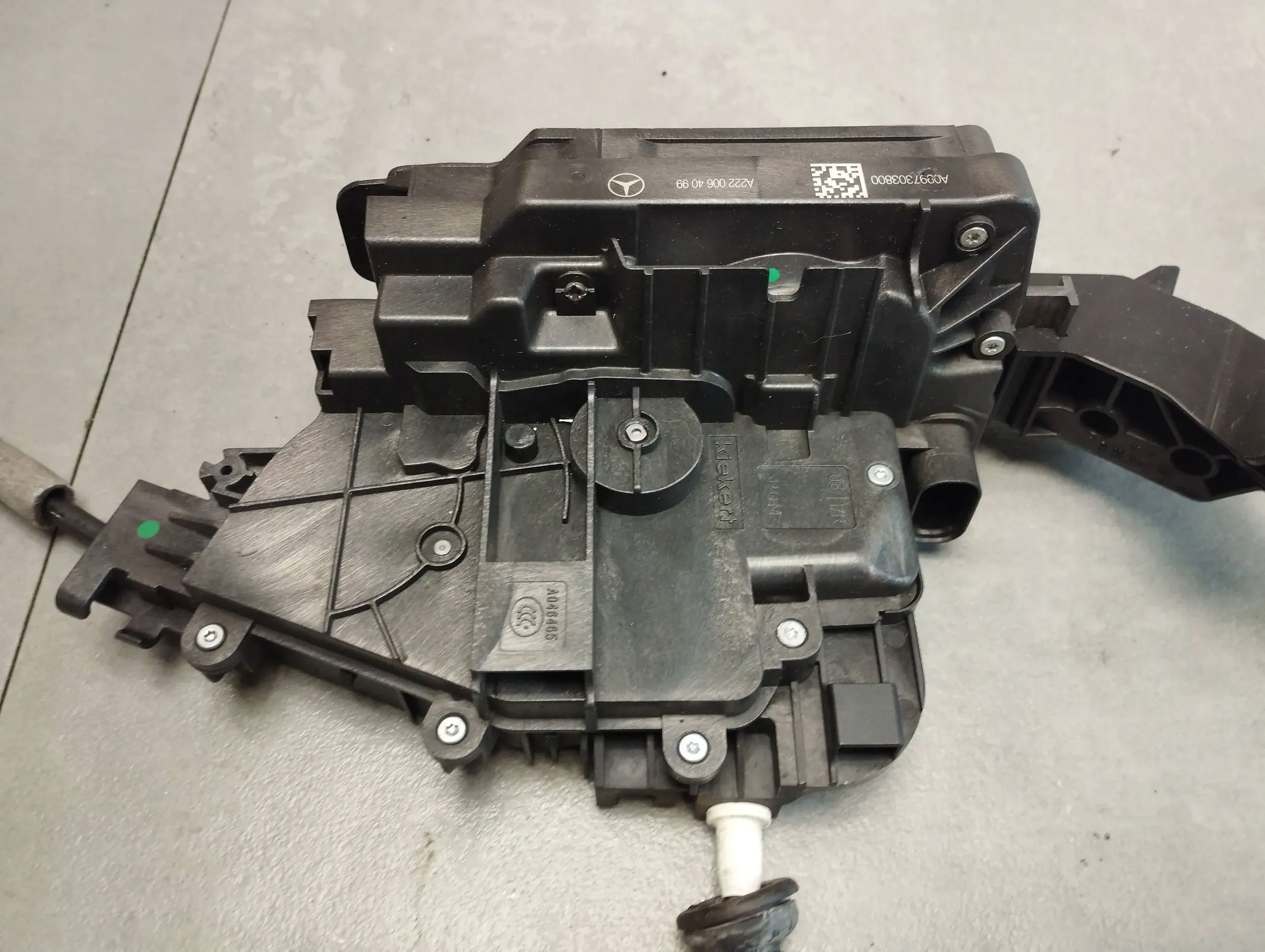 Mercedes-Benz GLC X253 lock right rear part A2220064099