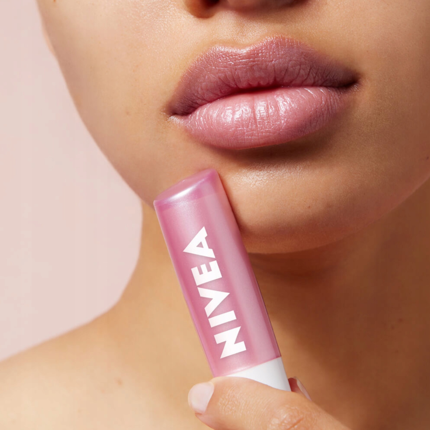 Pomadka ochronna do ust NIVEA Pearly Shine Rodzaj pomadka