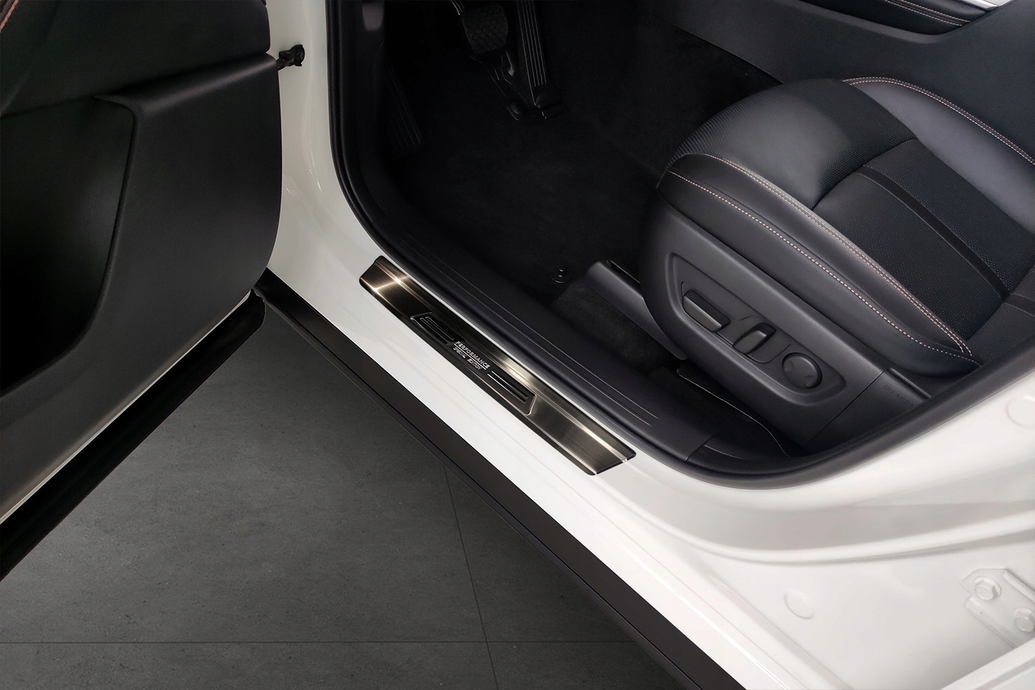 MAZDA CX-60 2022- NAKŁADKI LISTWY PROGOWE PROGI Producent Avisa