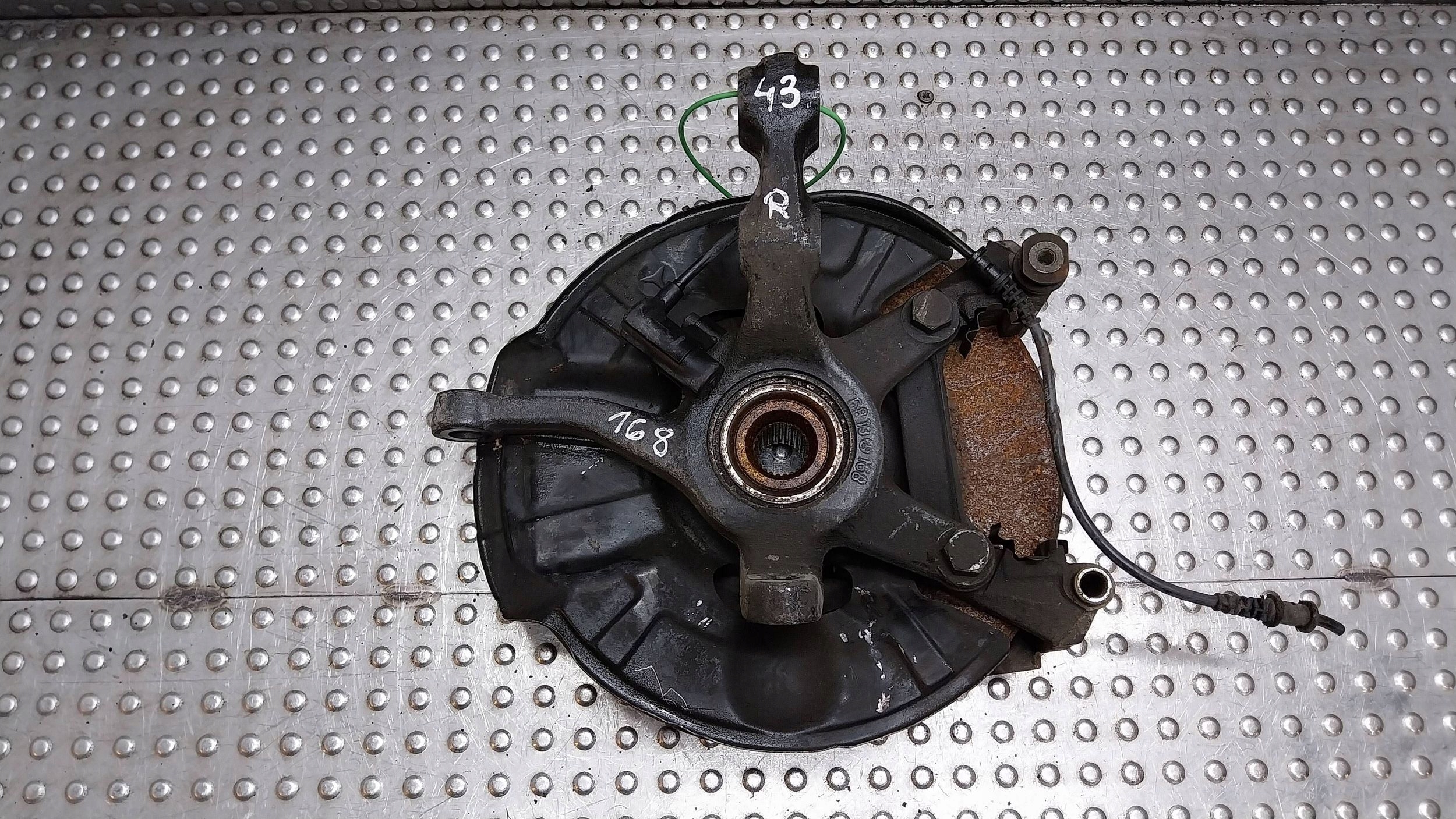 otoč čepu pravý předek 6813 MERCEDES A W168