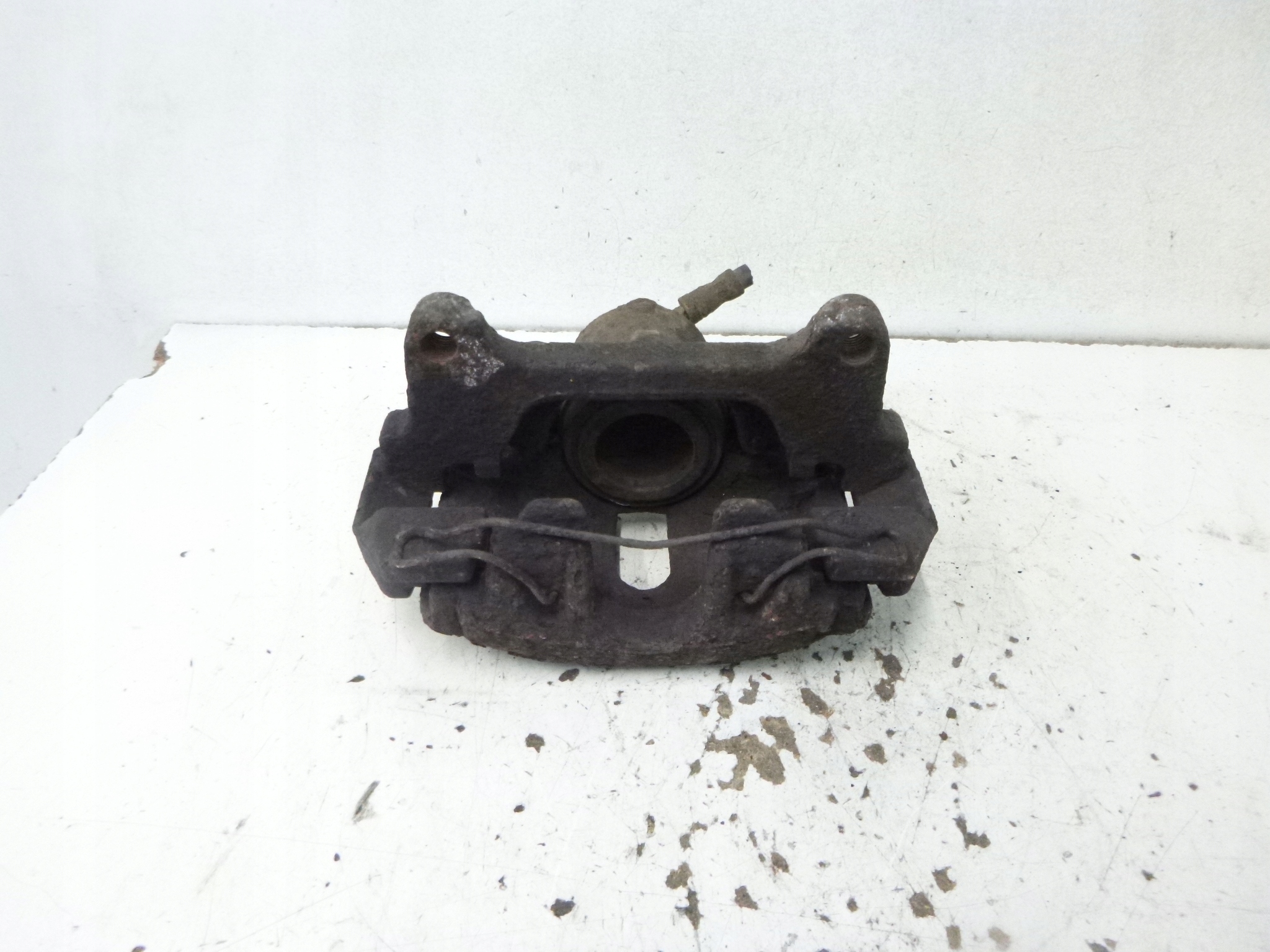 caliper brake front right VW Passat B6 1.9 TDI 2007r.