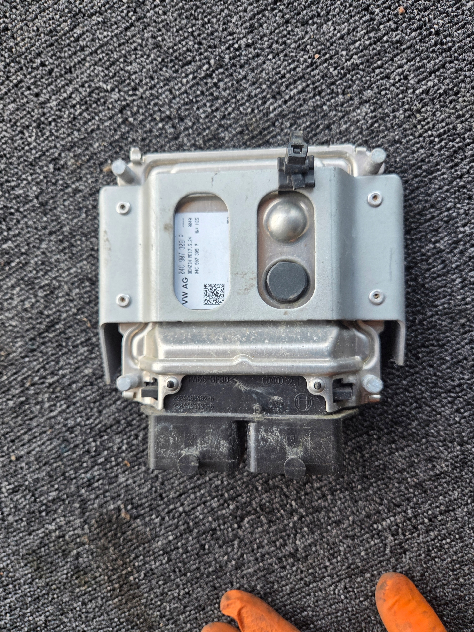 computer control unit of the engine VW UP 1.0 MPI 04C907309P