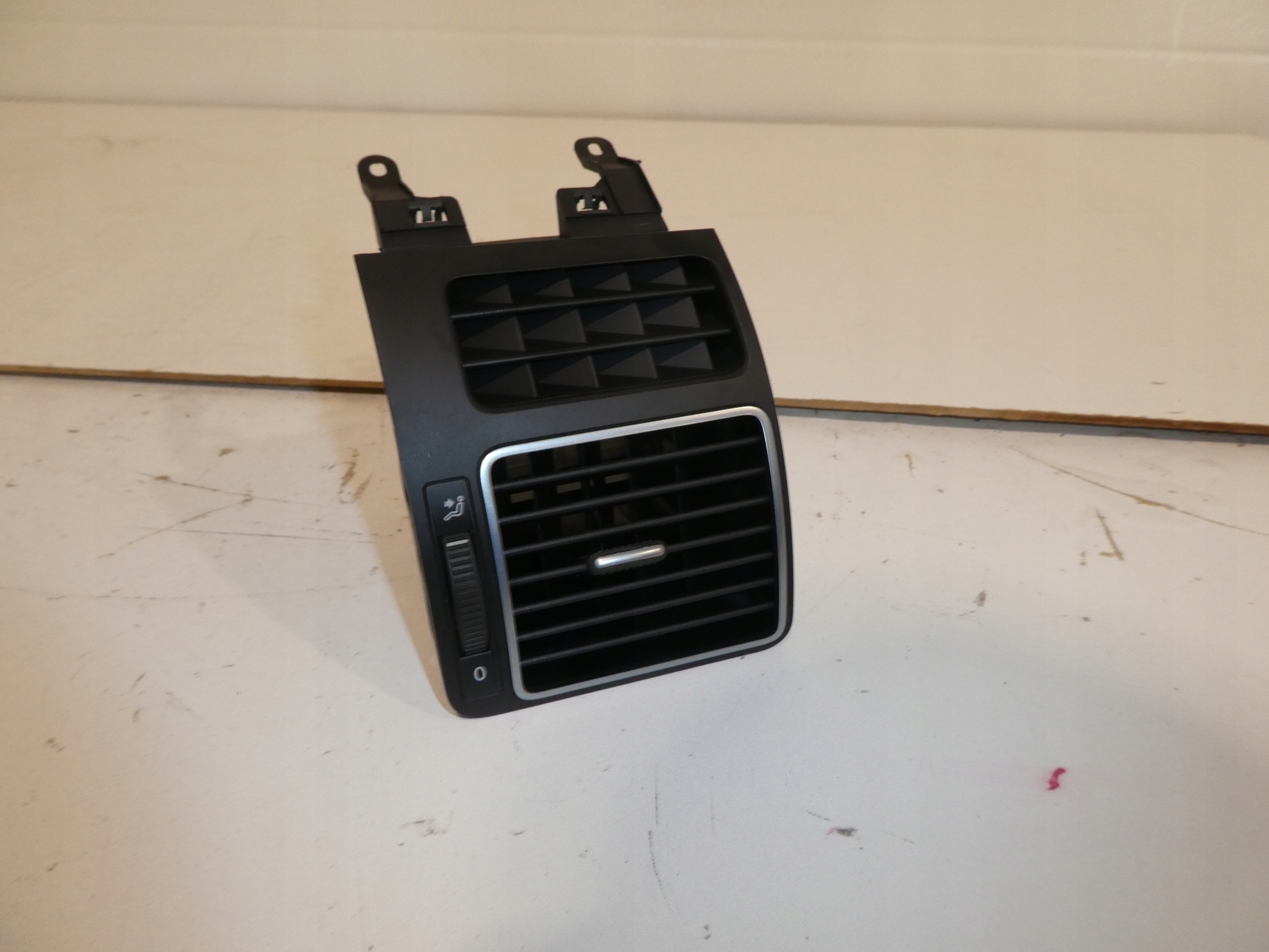 grid air conditioning devices right VW TOURAN 1T0819704E