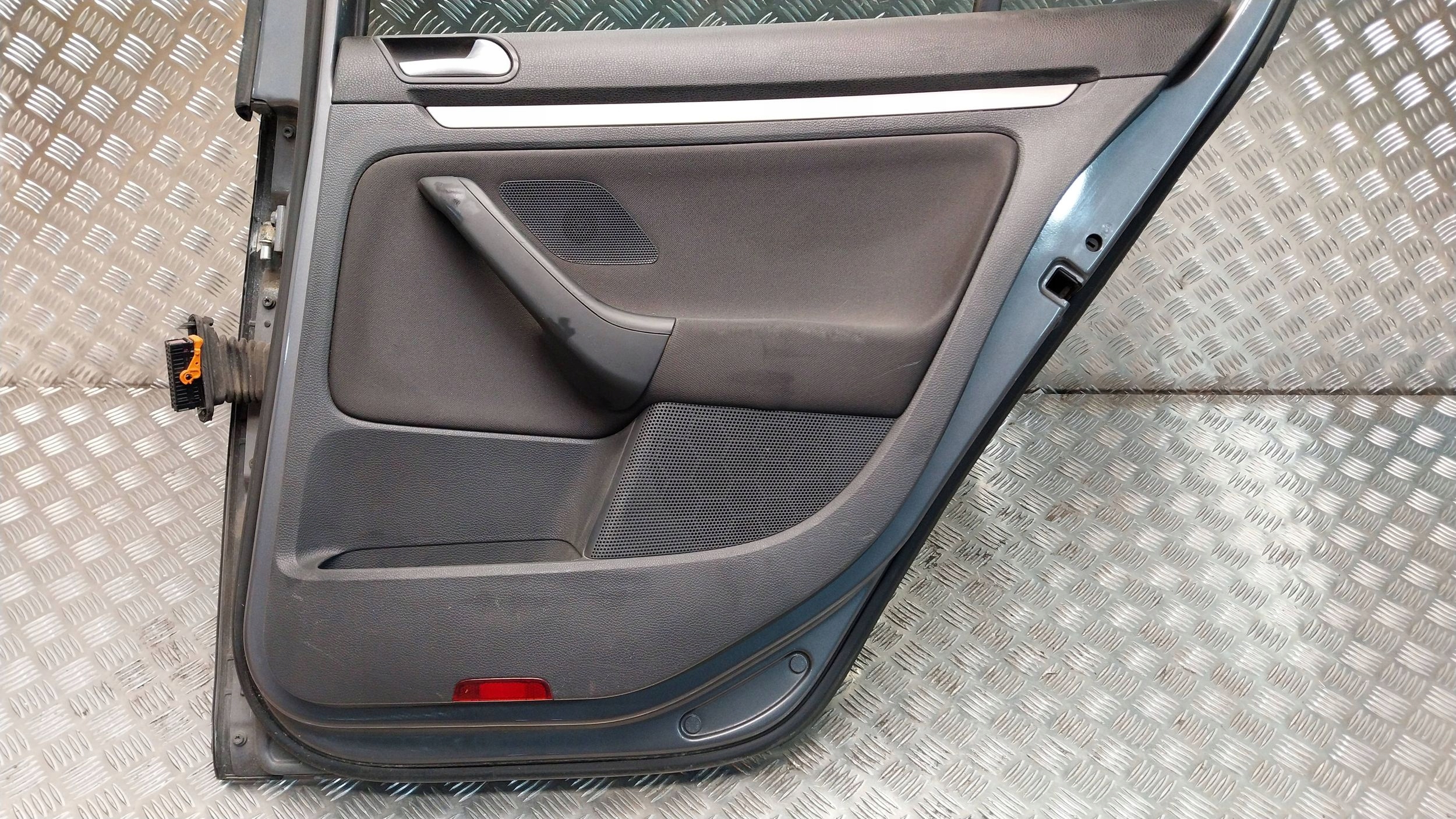 Portière Arrière Droit VW GOLF 5 03