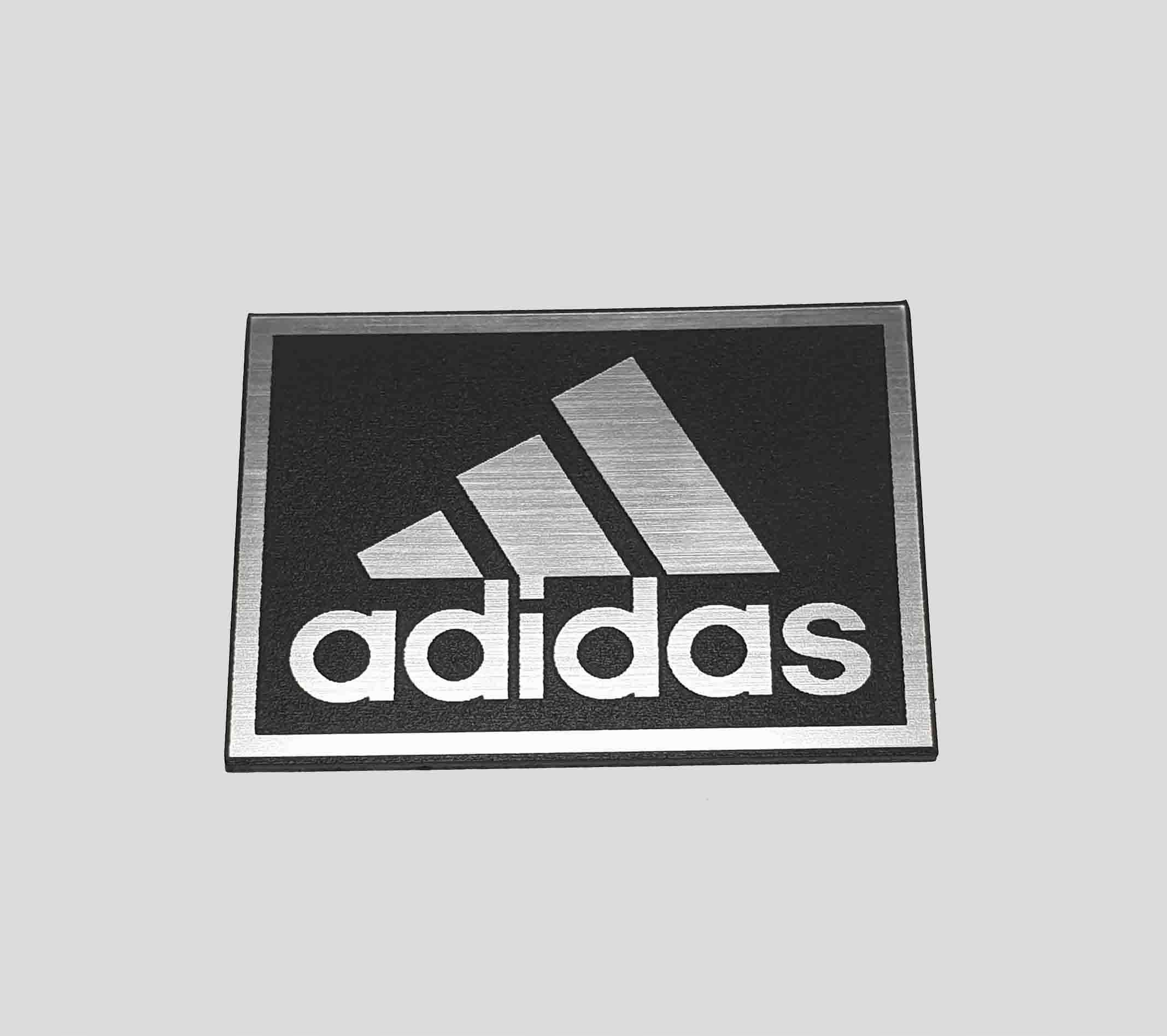 

Adidas naklejka emblemat 90 x 66 mm*SREBRNA