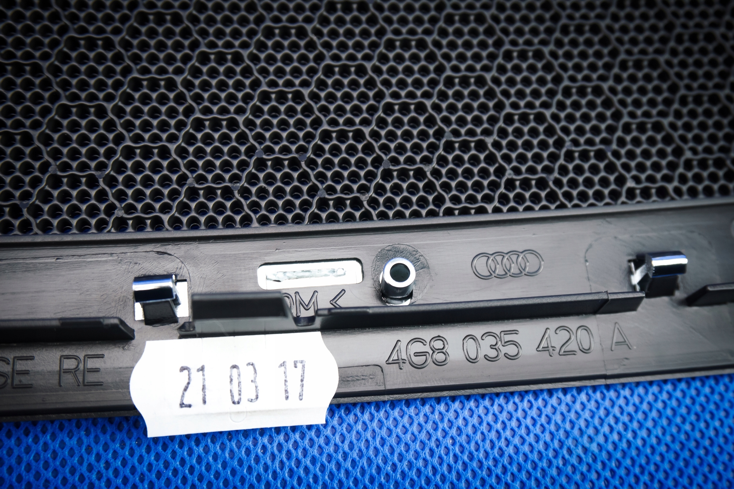 mřížka repráku dveře předek Audi A7 RS7 4G8035420A