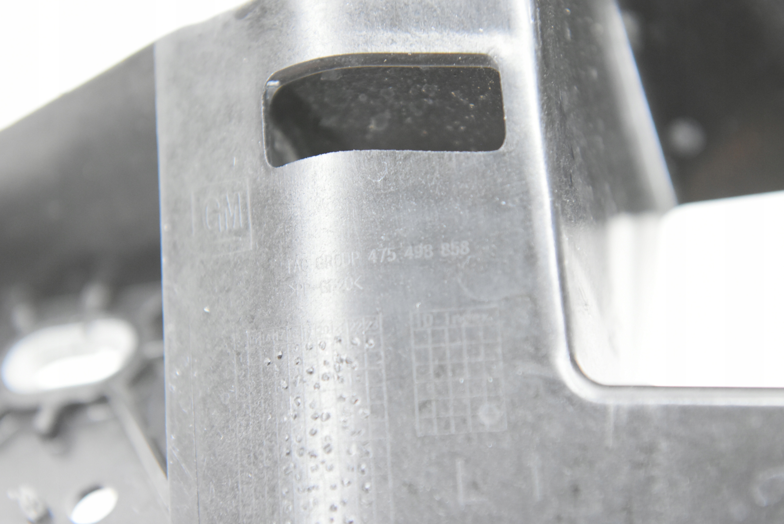 OPEL CROSSLAND ŚLIZG WSPORNIK POD LAMPĘ PRAWY PRZÓD Typ samochodu 4x4/SUV Samochody osobowe