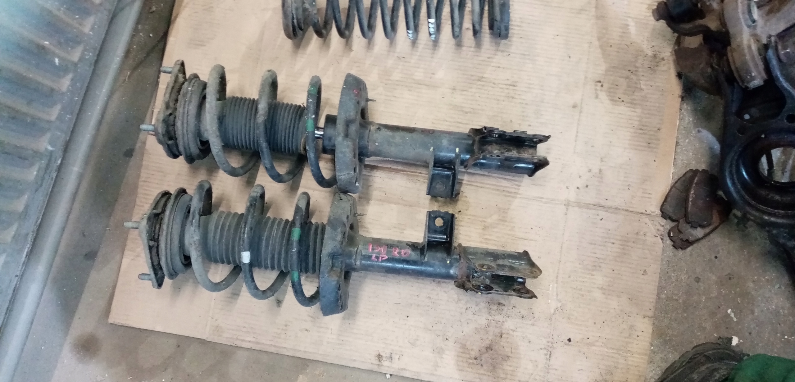 Амортизатор передній лівий правий для HYUNDAI I30 і 1,6 CRDI