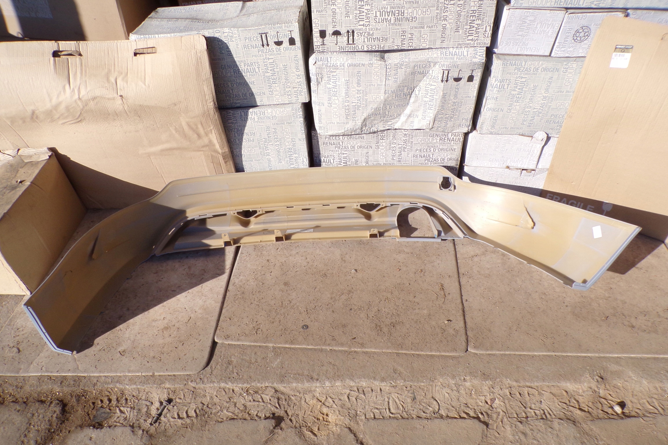 ZDERZAK TYŁ TYLNY RENAULT FLUENCE SPORT ORYGINAŁ Producent części Renault OE