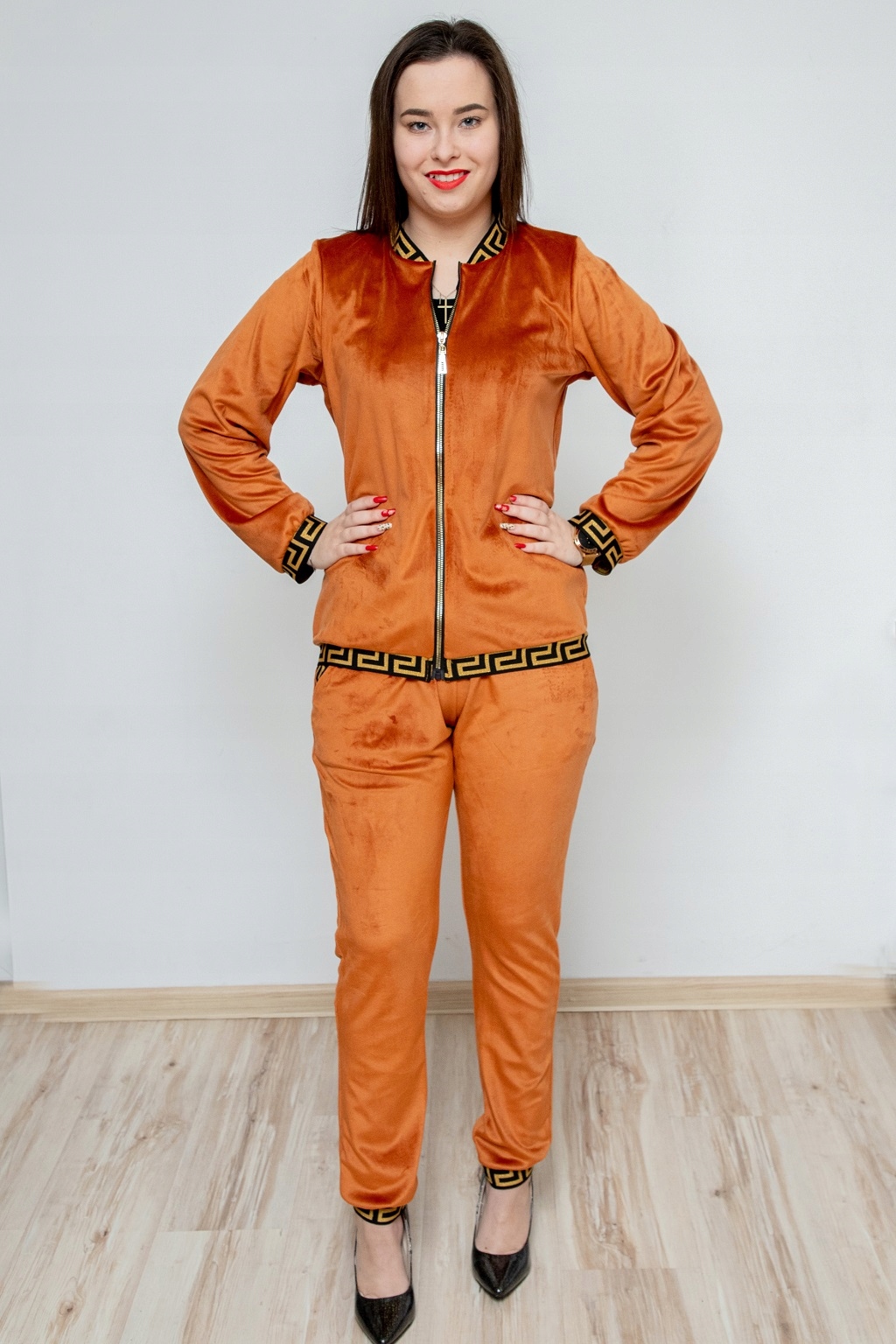 DRES DAMSKI KOMPLET ROZPINANY WELUR KOLORY XL/XXL Wzór dominujący bez wzoru