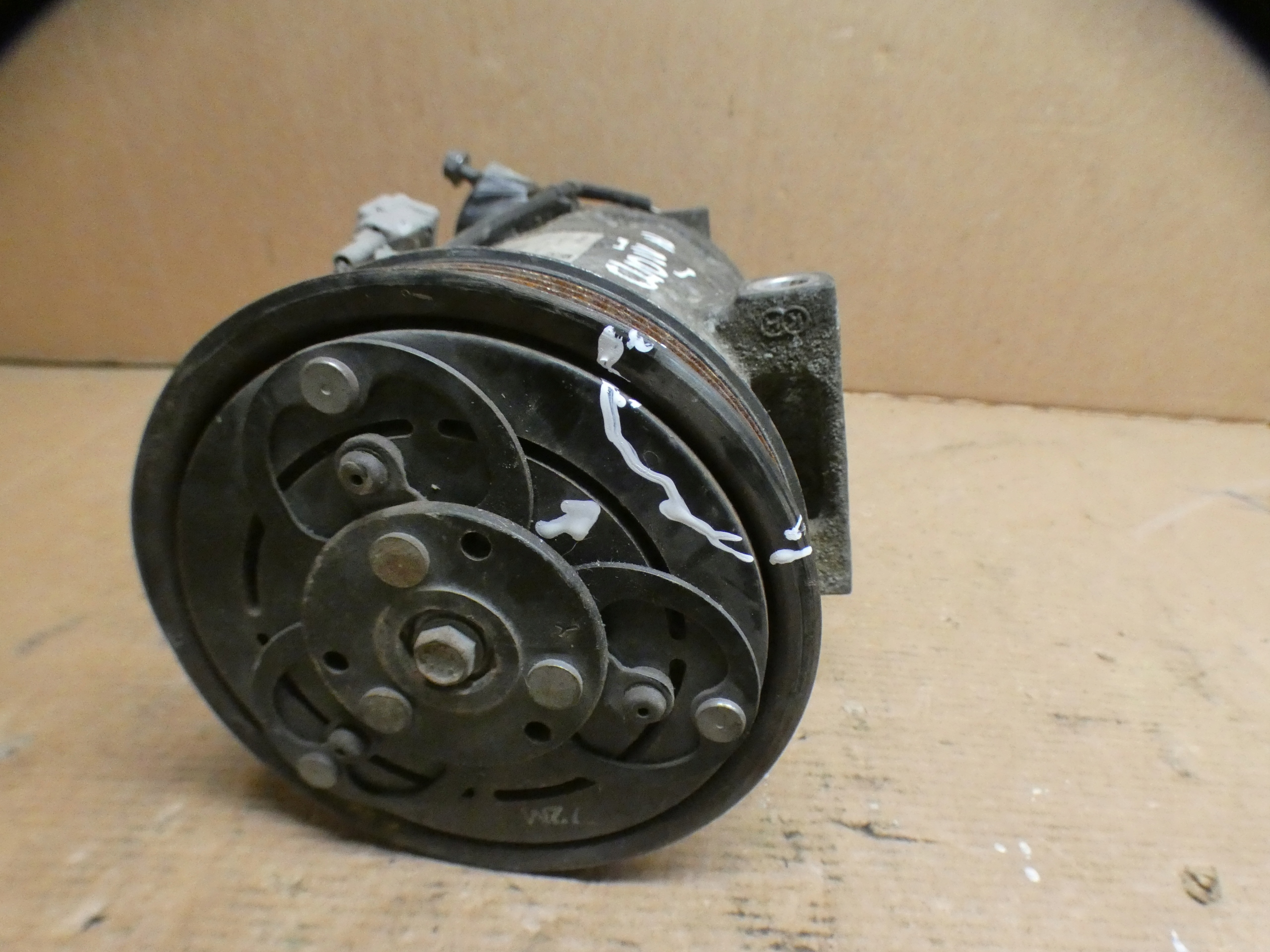 compressor; compressor of the air conditioning RENAULT CLIO IV 926004990R