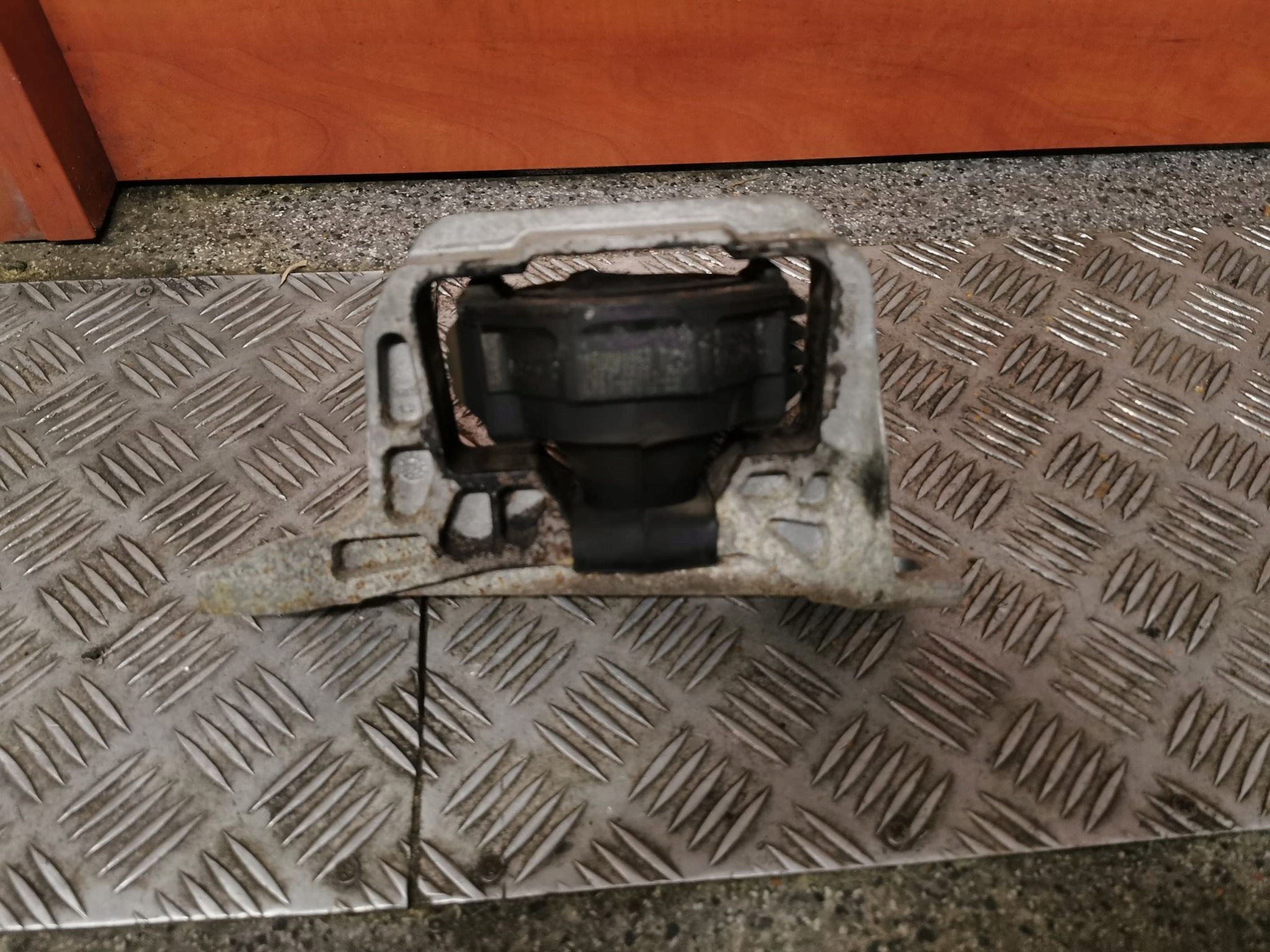 ПОДУШКА ДВИГАТЕЛЯ FOCUS MK3 OE CV61-6F012-EB