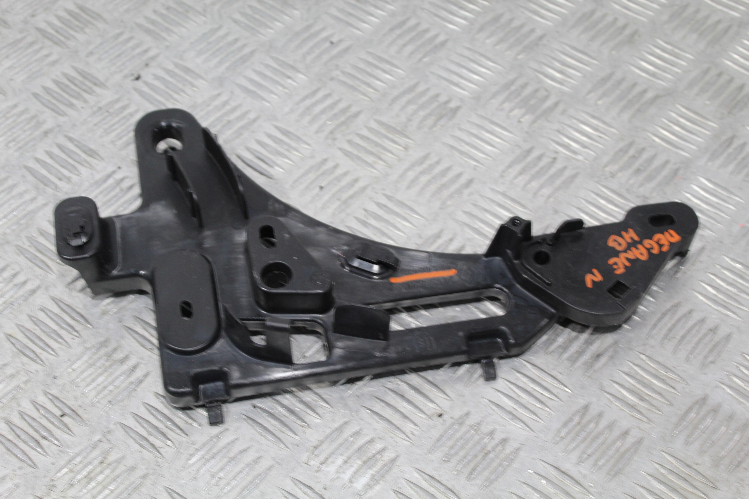 SUPPORT PLAQUE POIGNÉE MEGANE IV 4 241388280R