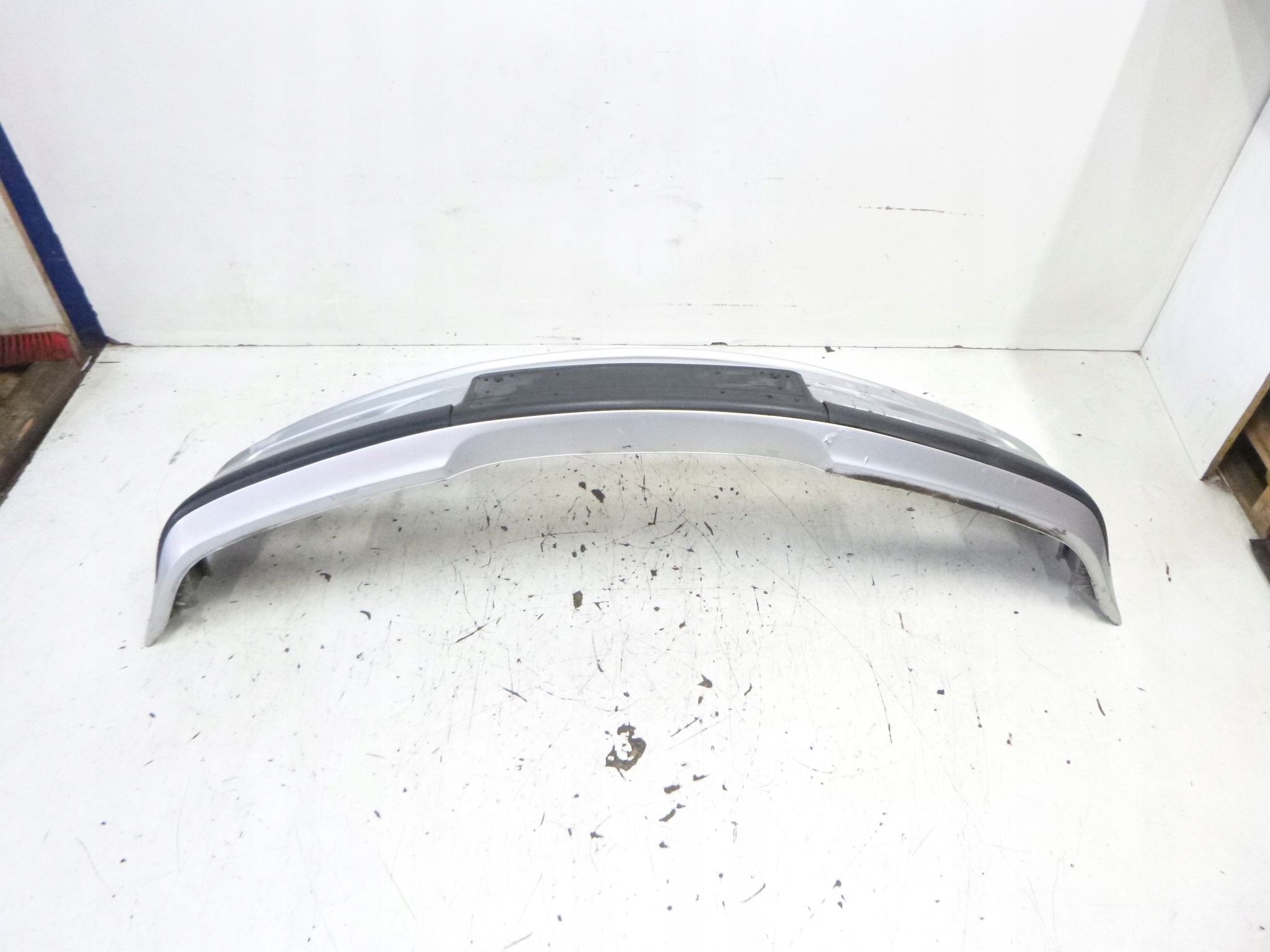 Frontstoßstange BMW E46 354/7 2000r. Sedan