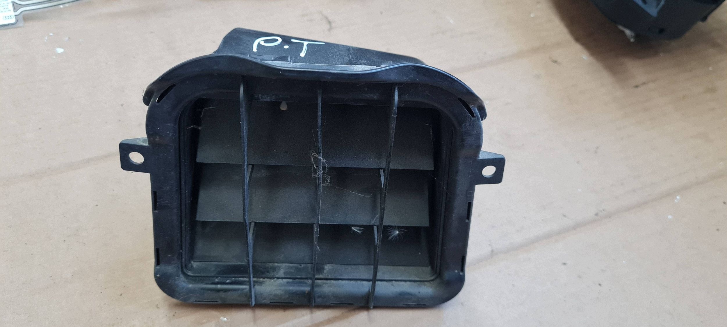 A7 4G S7 grid WENTYLACYJNA boot right rear part 4G8819302