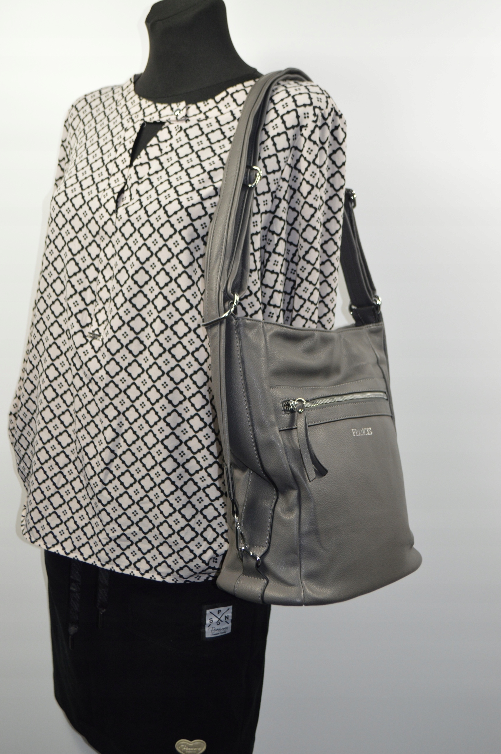 DUŻA POJEMNA TOREBKA DAMSKA LISTONOSZKA WOREK TORBO-PLECAK Styl miejski