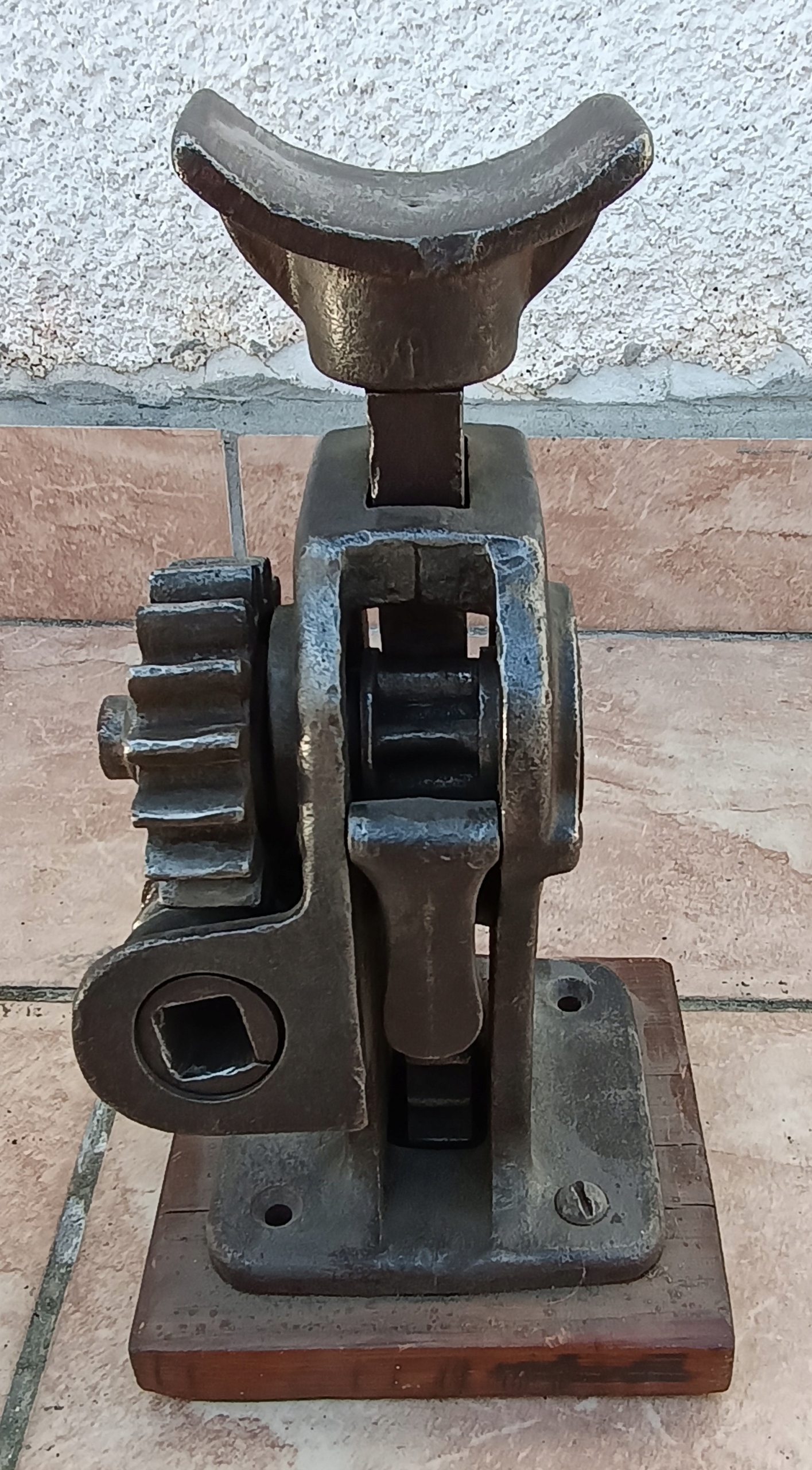 Zabytkowy podnośnik samochodowy -UNIKAT LEWAREK 