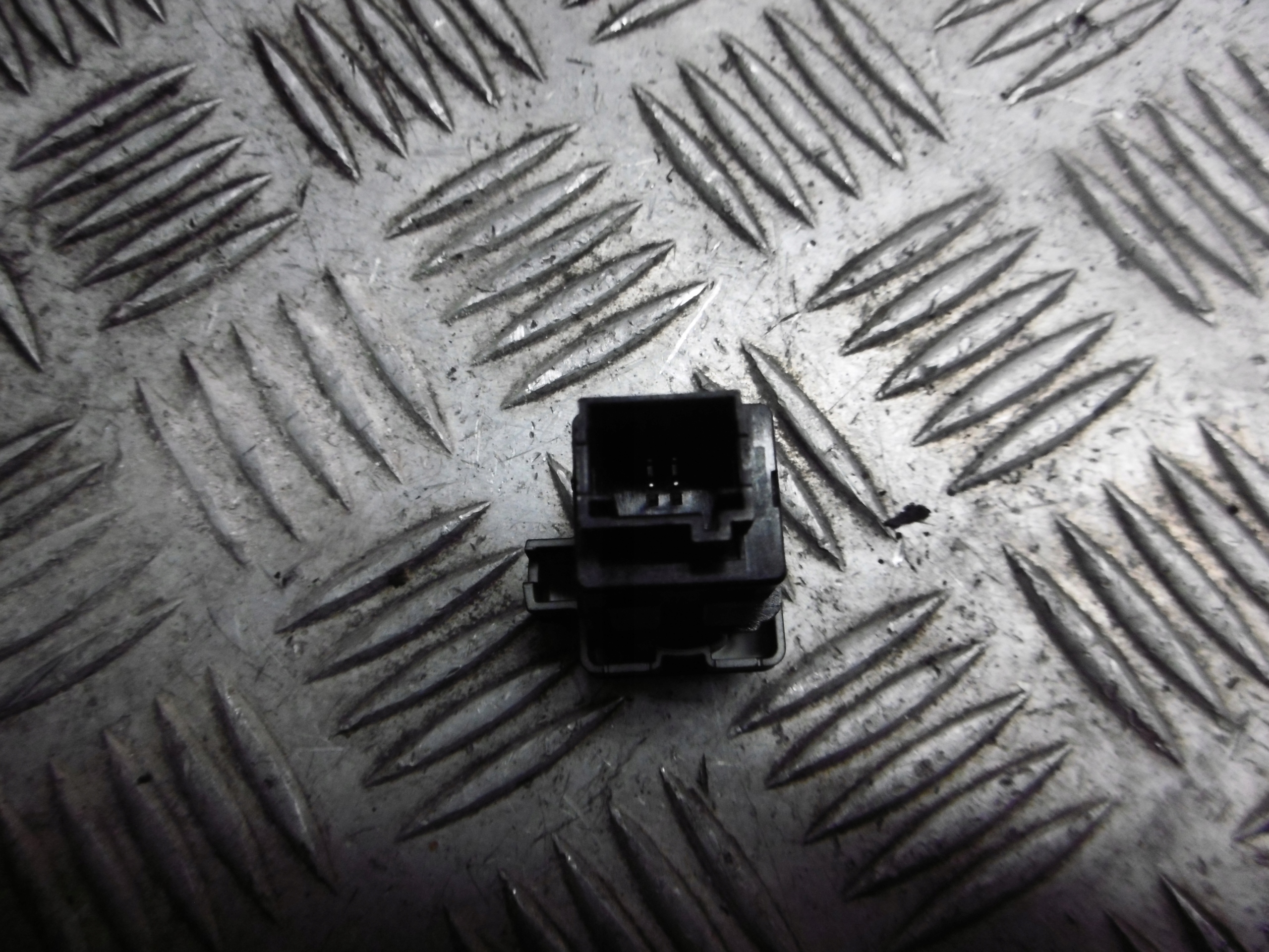 PRZYCISK BLOKADY DRZWI CITROEN C4 Producent części Citroen OE