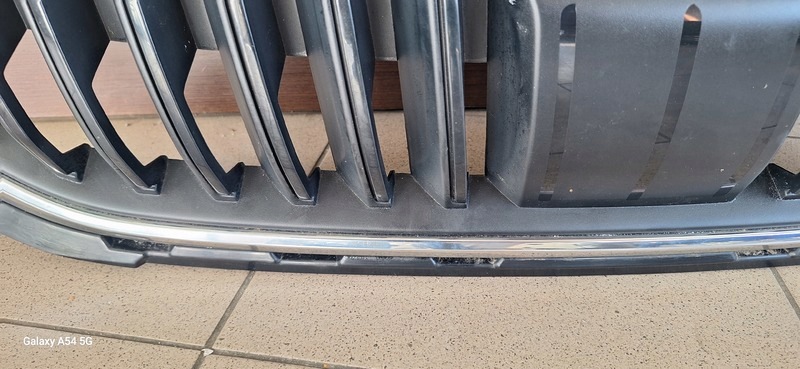 grill grille radiator SKODA OCTAVIA III 5E08536523A