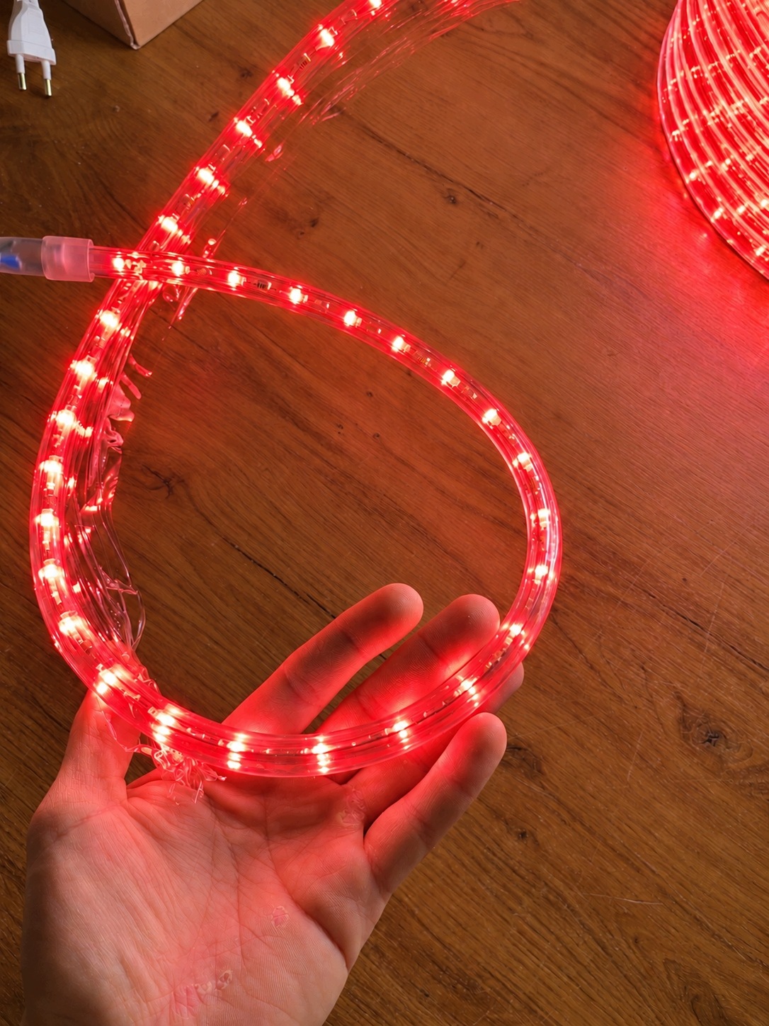 Wąż świetlny LED czerwony 2 PIN 13 mm z równomiernym świeceniem