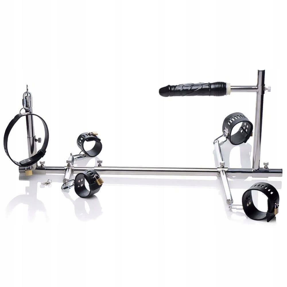 Master Series Imprisoned Metal Stockade with Dildo Stav balenia originálne