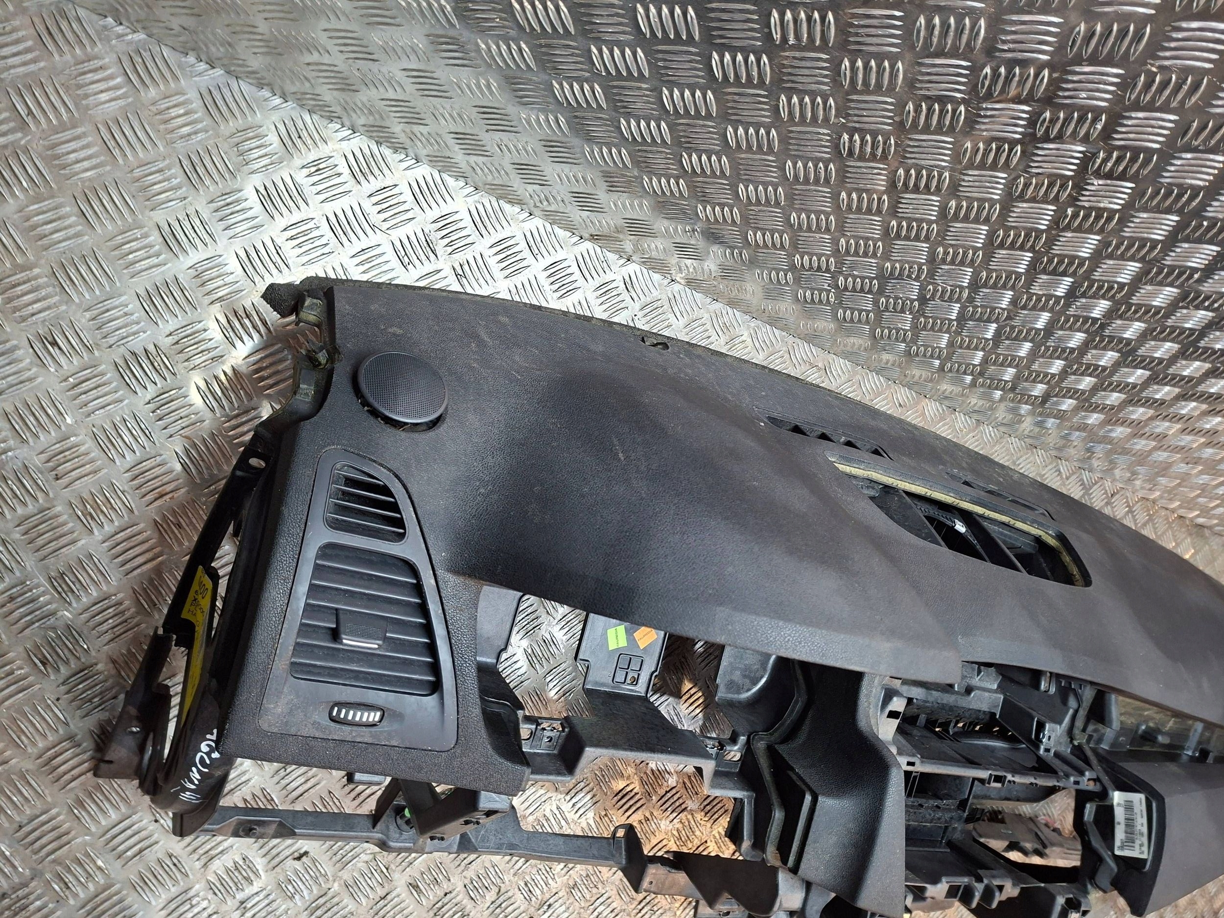 dashboard console 681000004R RENAULT LAGUNA III 2007
