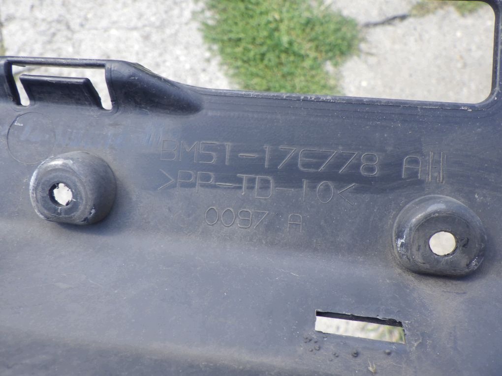 FORD FOCUS MK3 III 2010- support panel for radiators pillar
