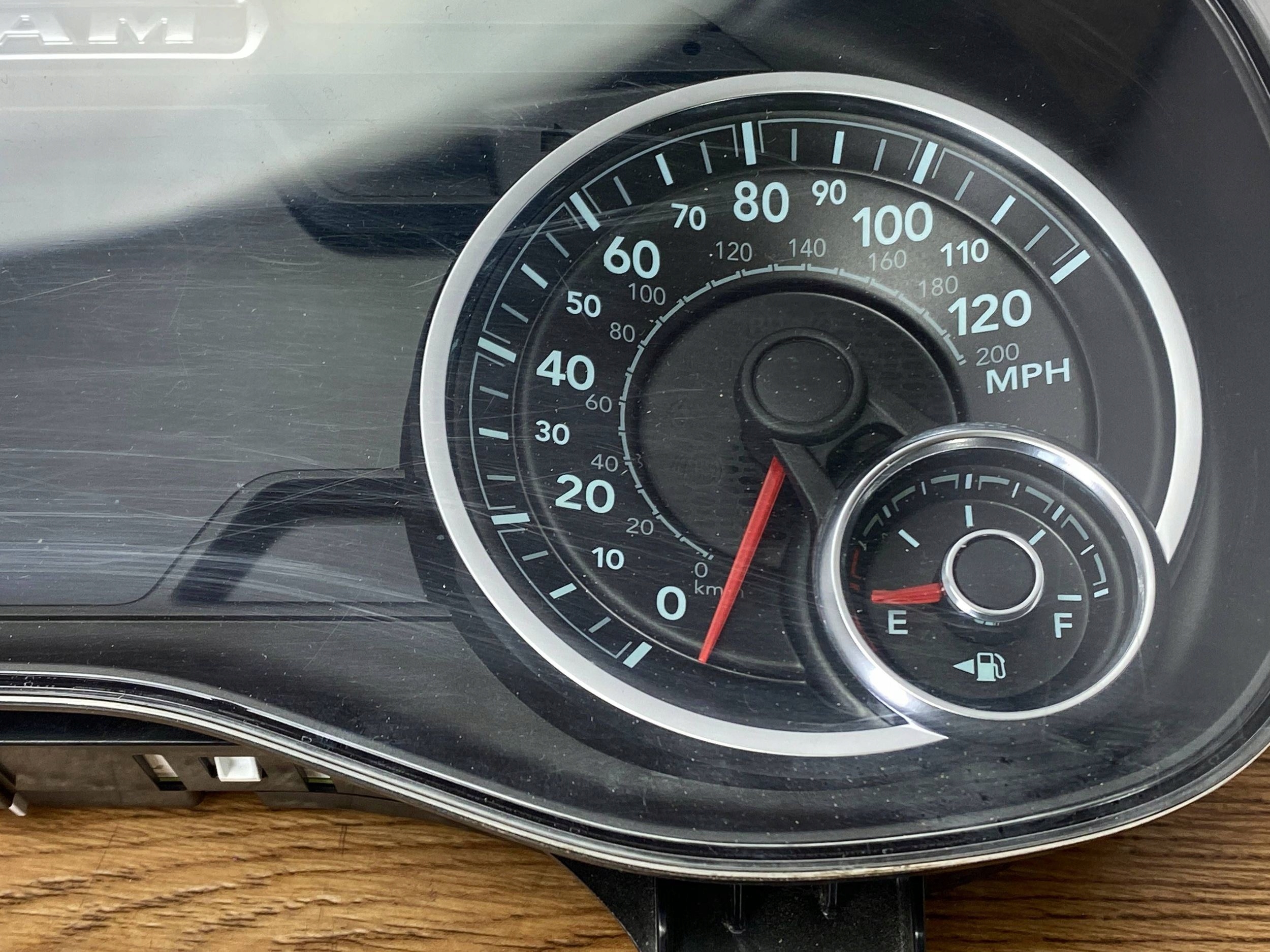 Instruments tachymètre compte tours Dodge Ram 1500 2019+